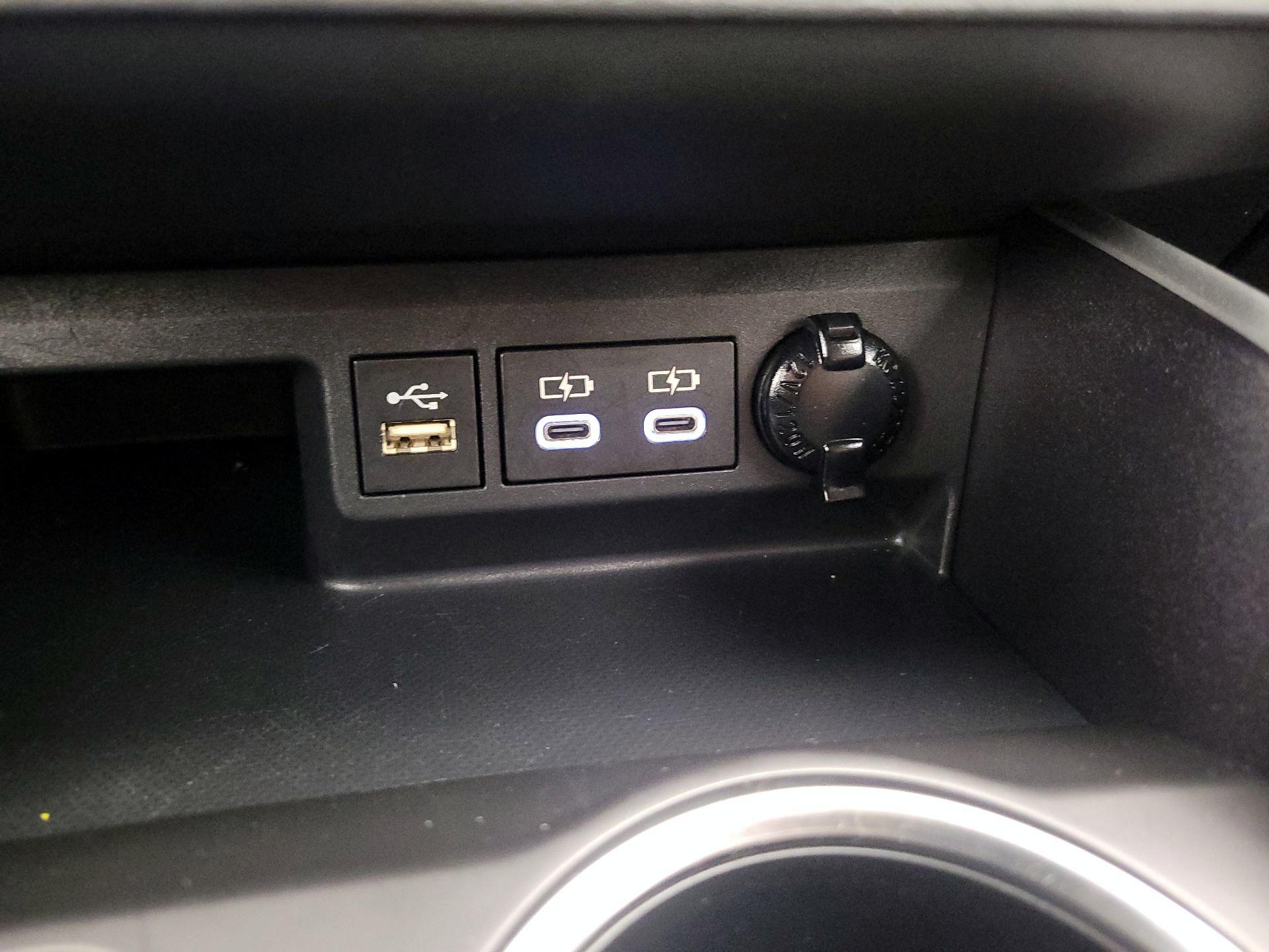 Thumbnail: 2023 Toyota Highlander - 18