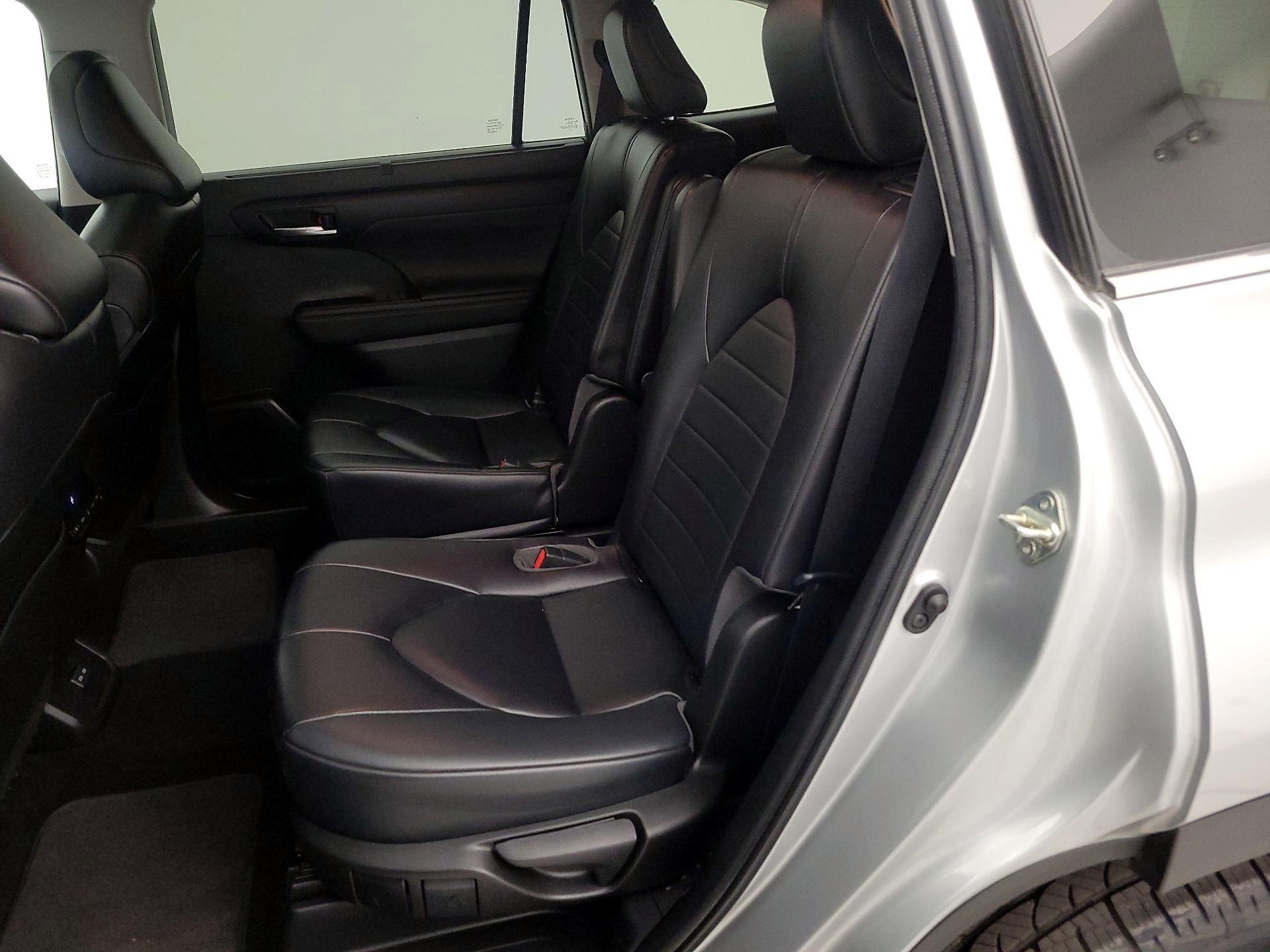 Thumbnail: 2023 Toyota Highlander - 20