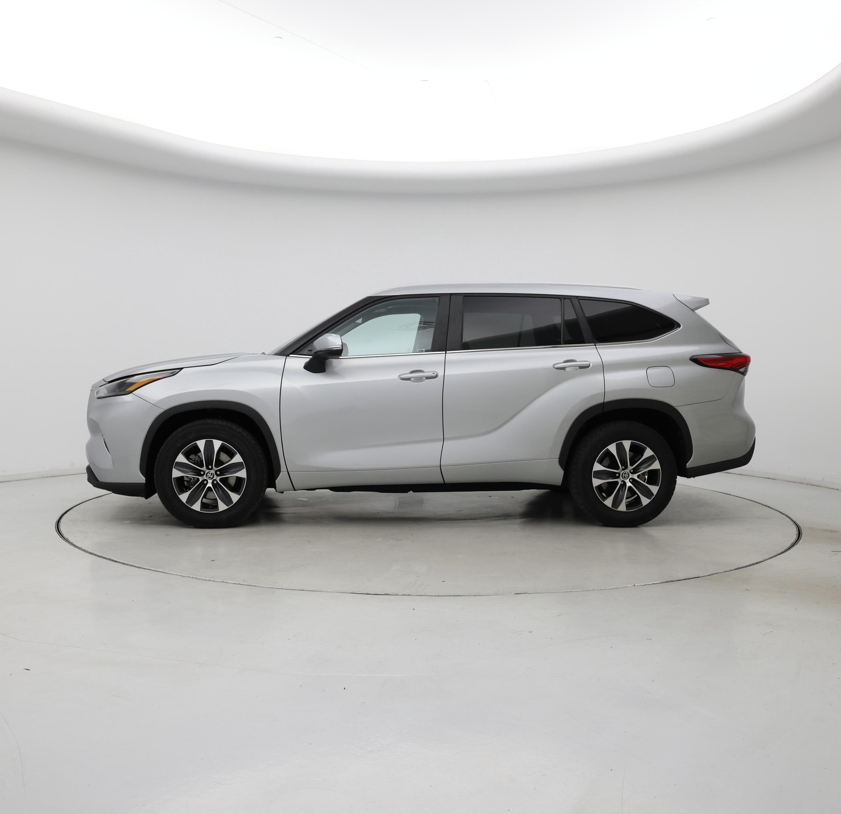 Thumbnail: 2023 Toyota Highlander - 3