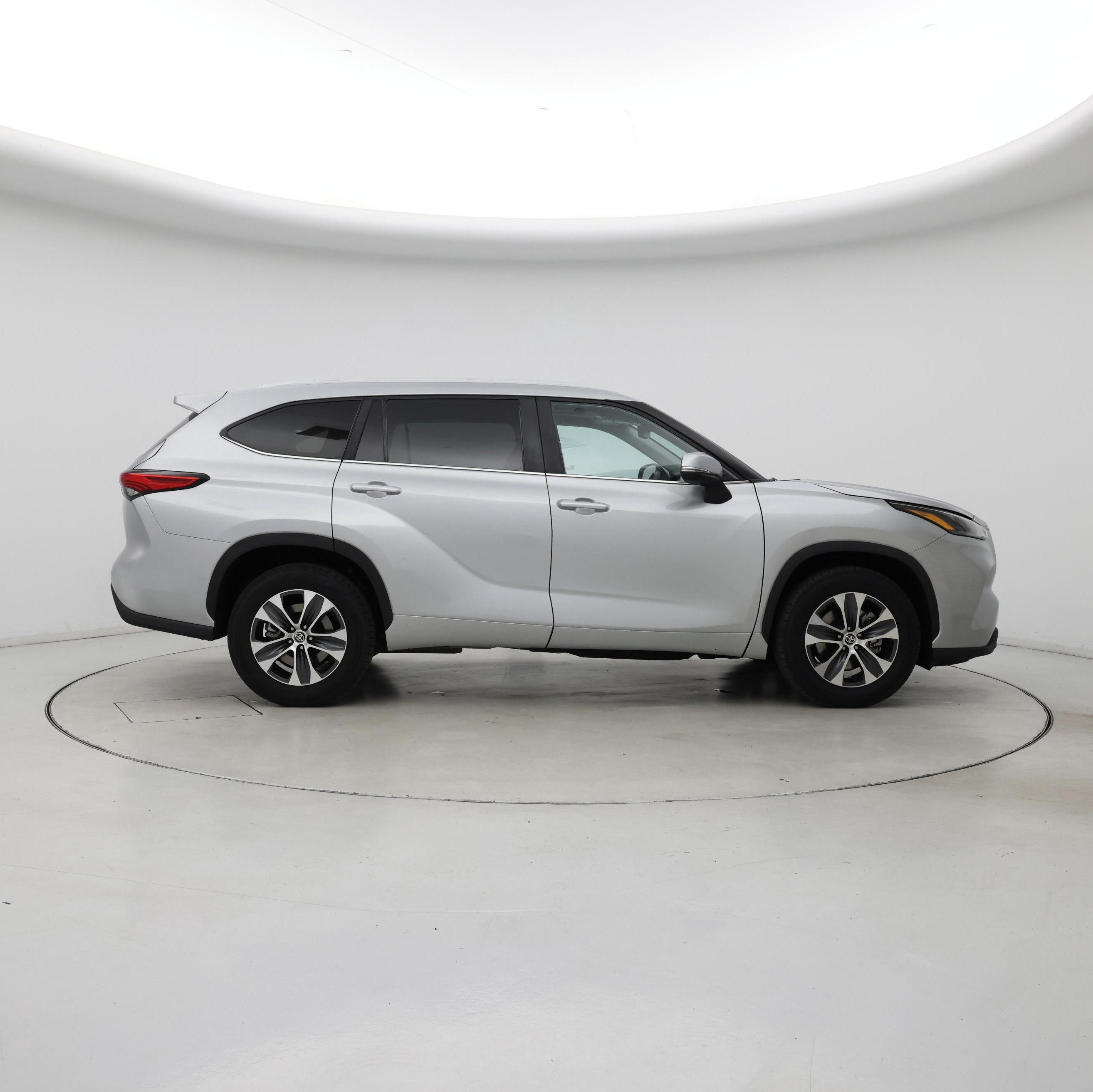 Thumbnail: 2023 Toyota Highlander - 7