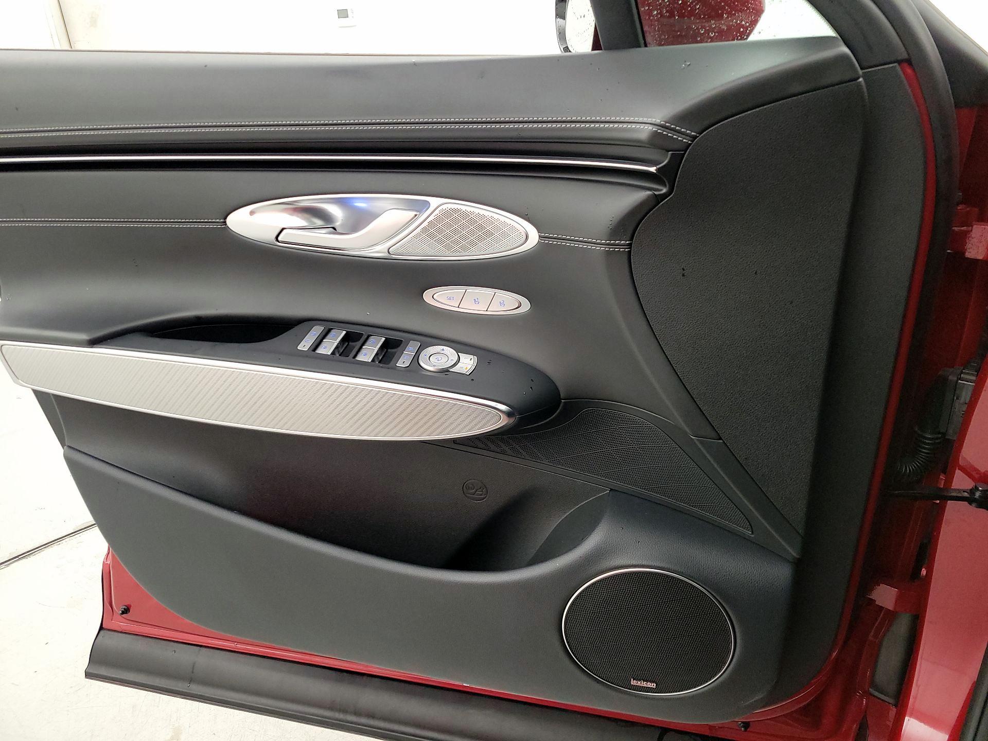 Thumbnail: 2023 Genesis GV70 - 12