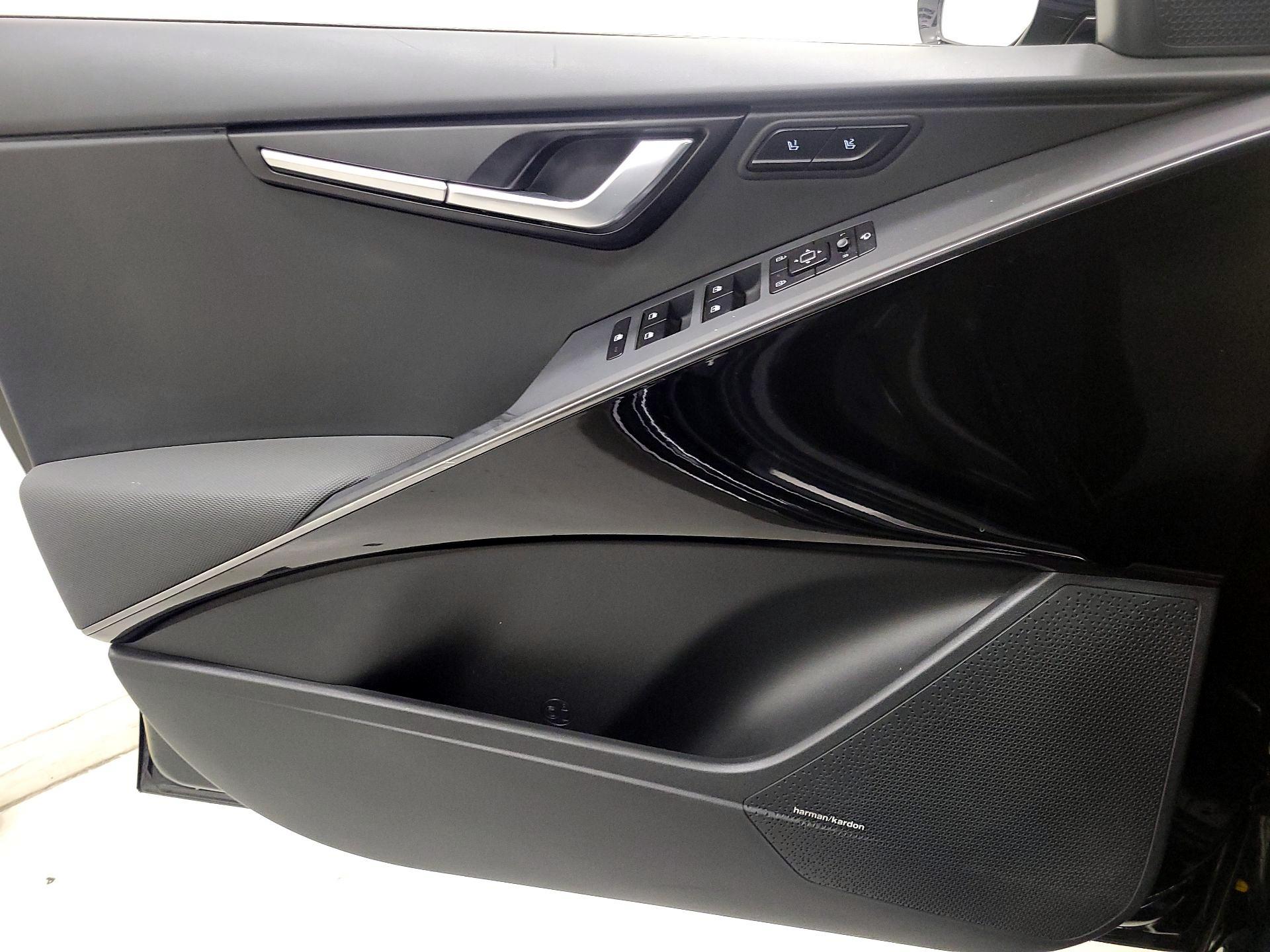 Thumbnail: 2023 Kia Niro - 12