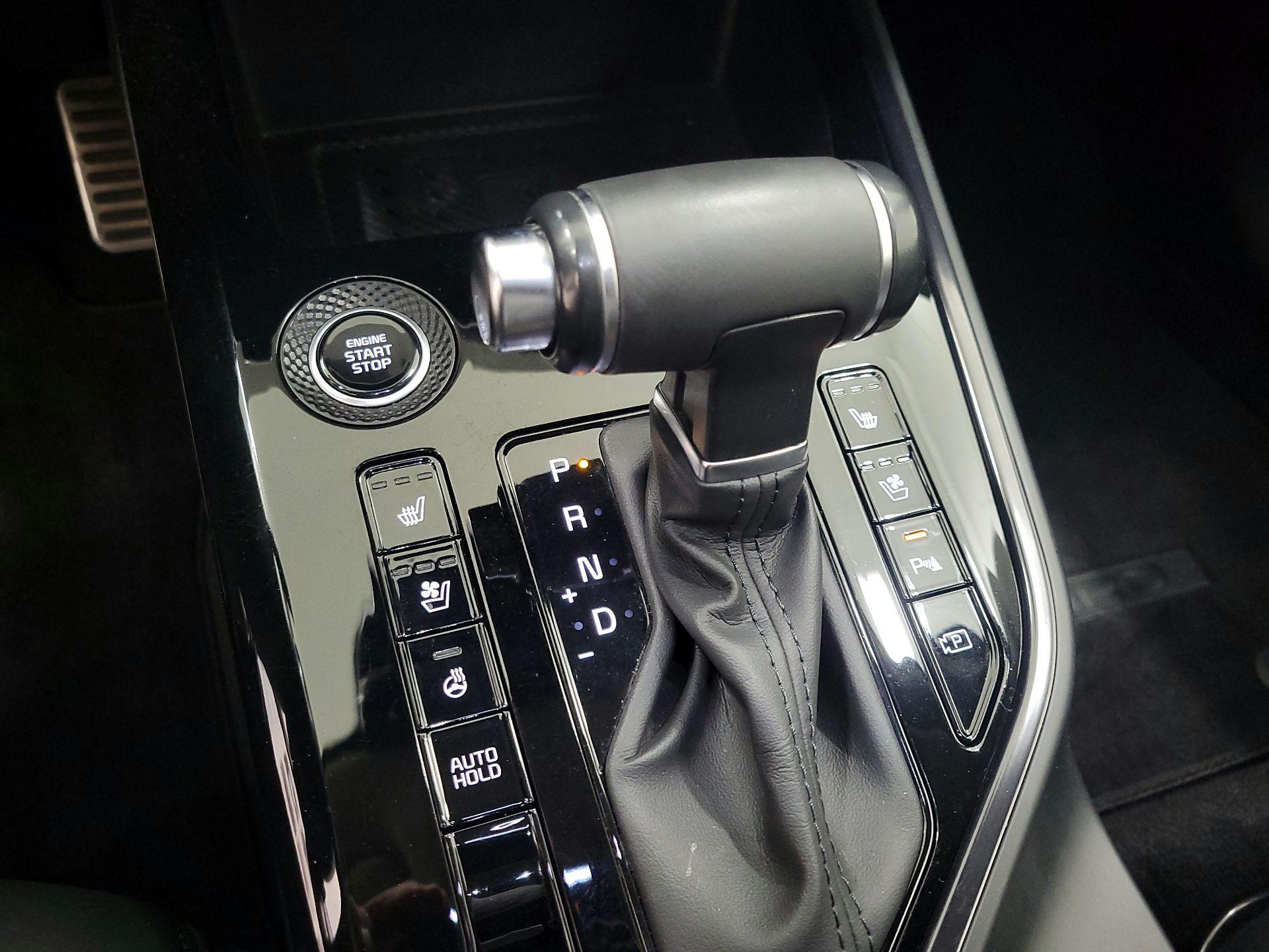 Thumbnail: 2023 Kia Niro - 18