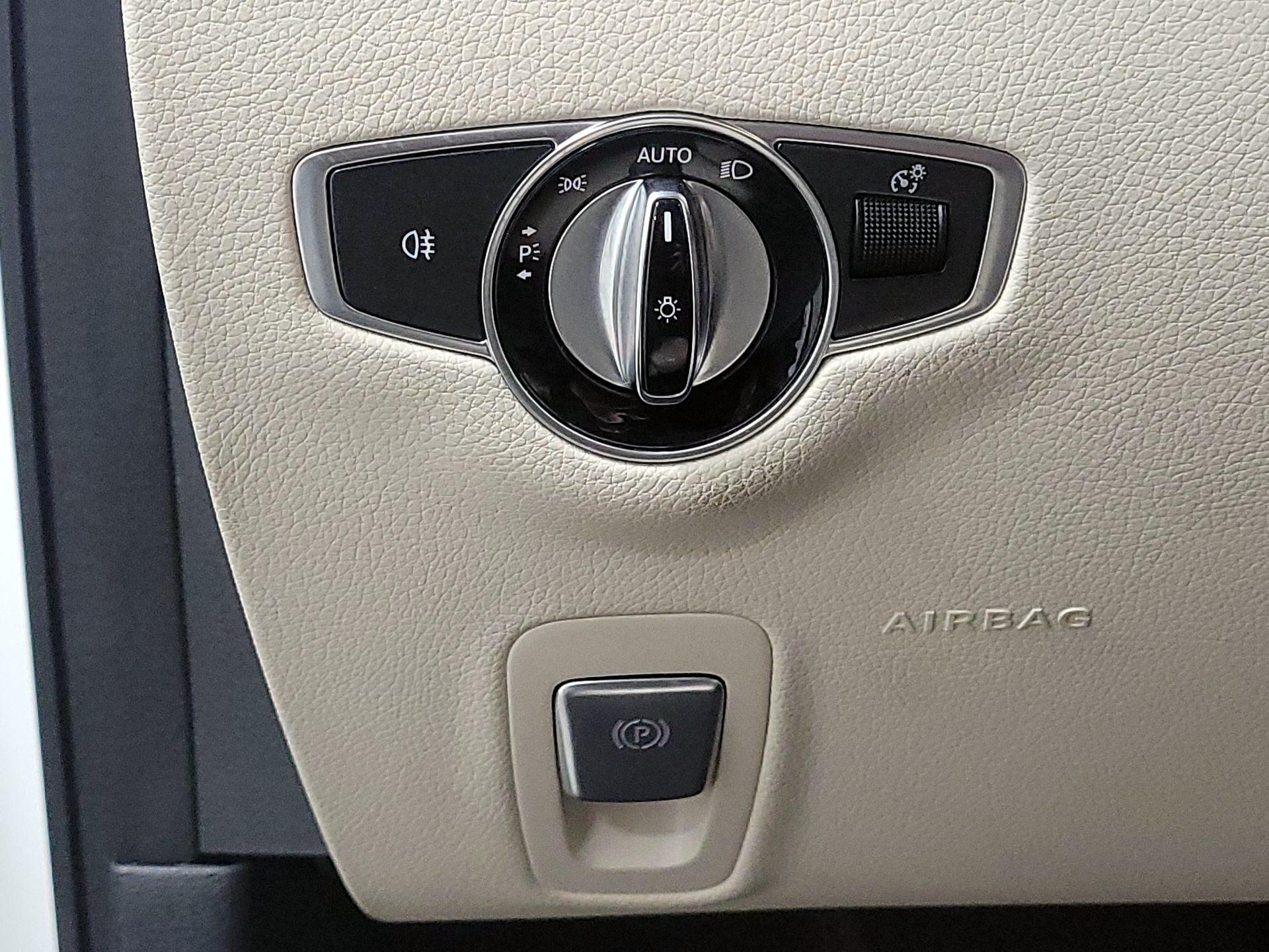 Thumbnail: 2020 Mercedes-Benz E-Class - 13