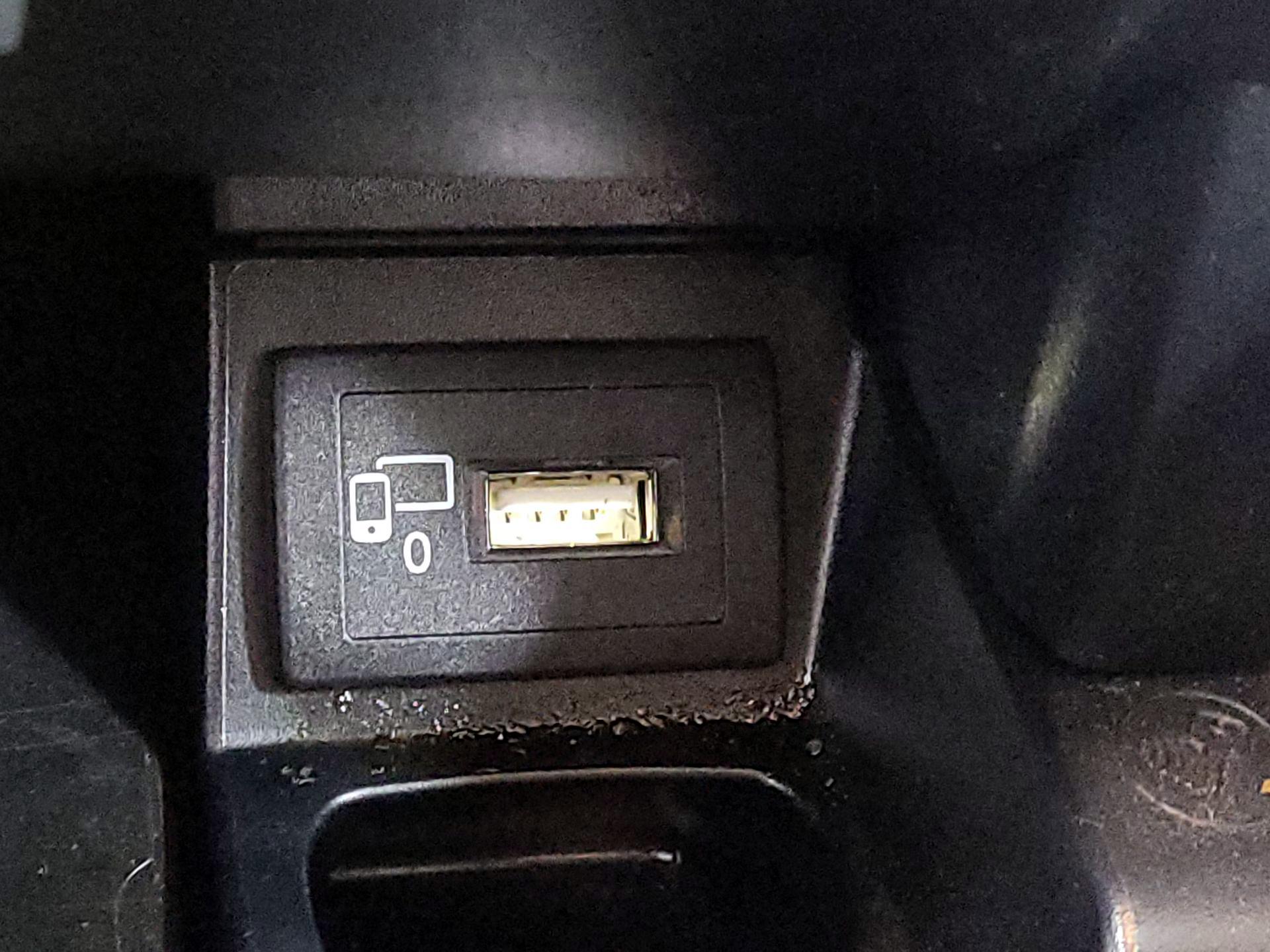 Thumbnail: 2020 Mercedes-Benz E-Class - 18