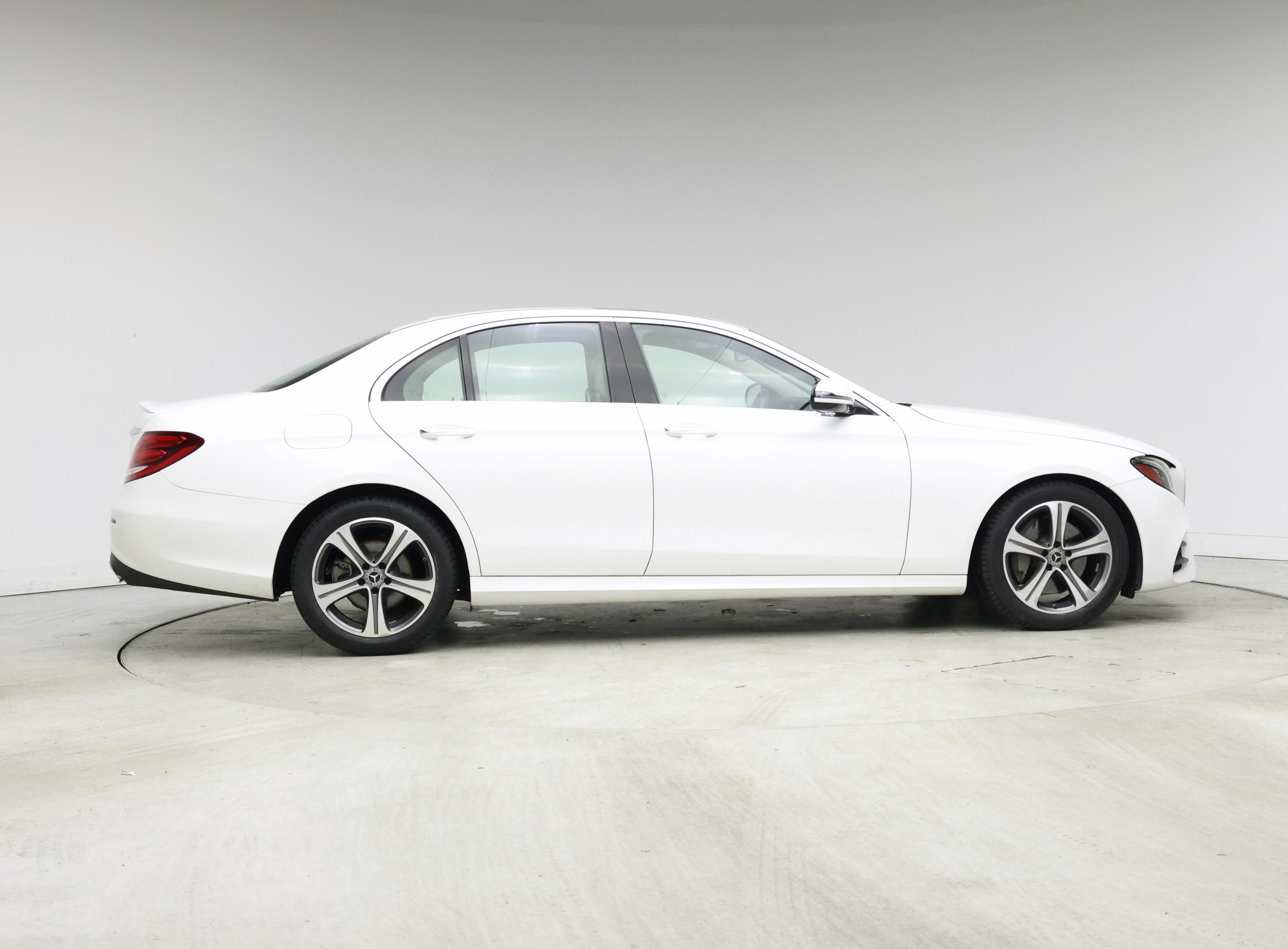 Thumbnail: 2020 Mercedes-Benz E-Class - 7