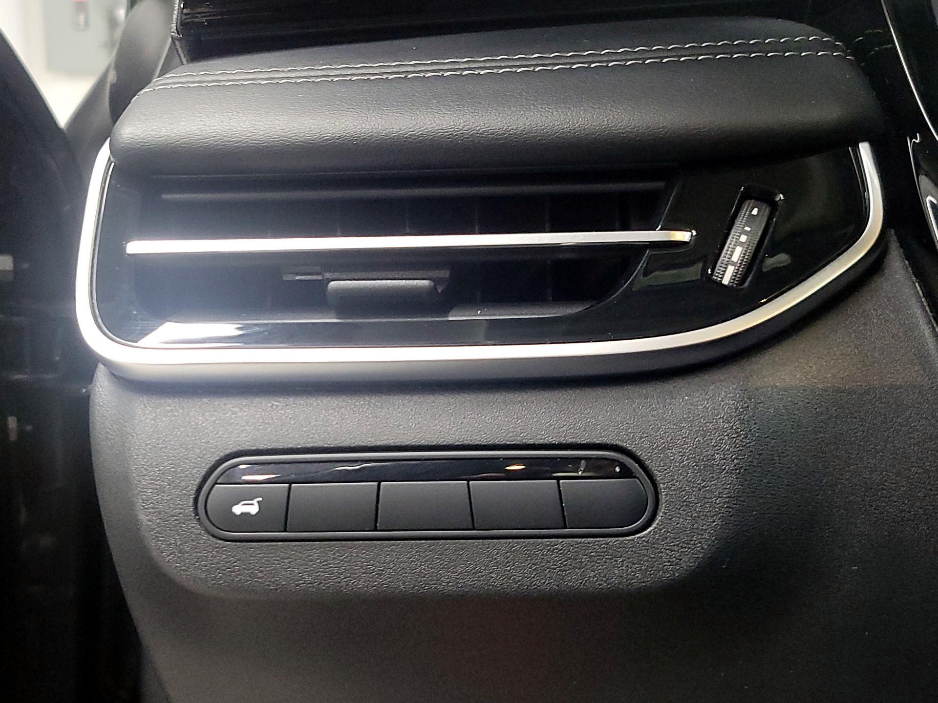 Thumbnail: 2023 INFINITI QX60 - 13