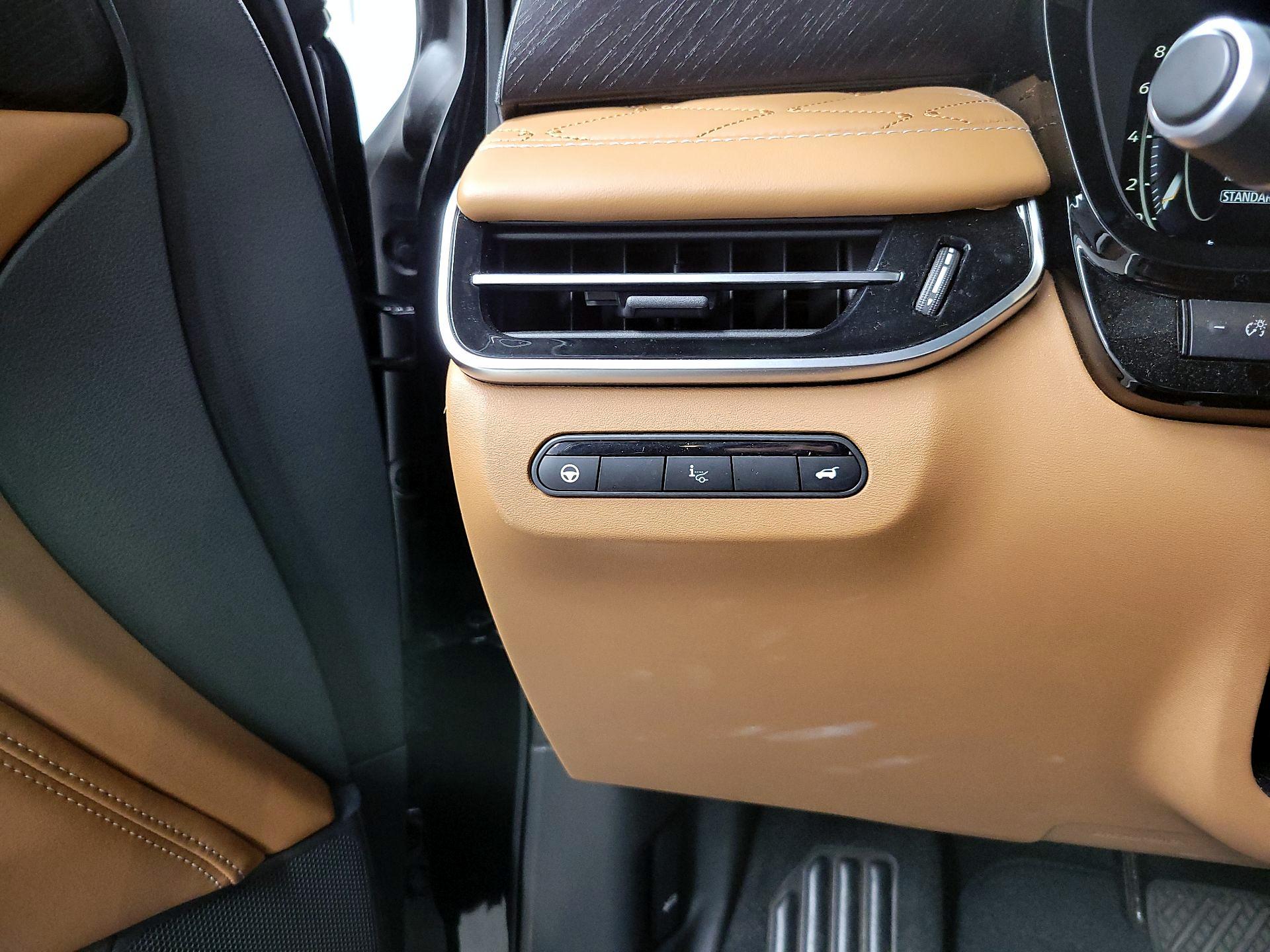 Thumbnail: 2022 INFINITI QX60 - 13