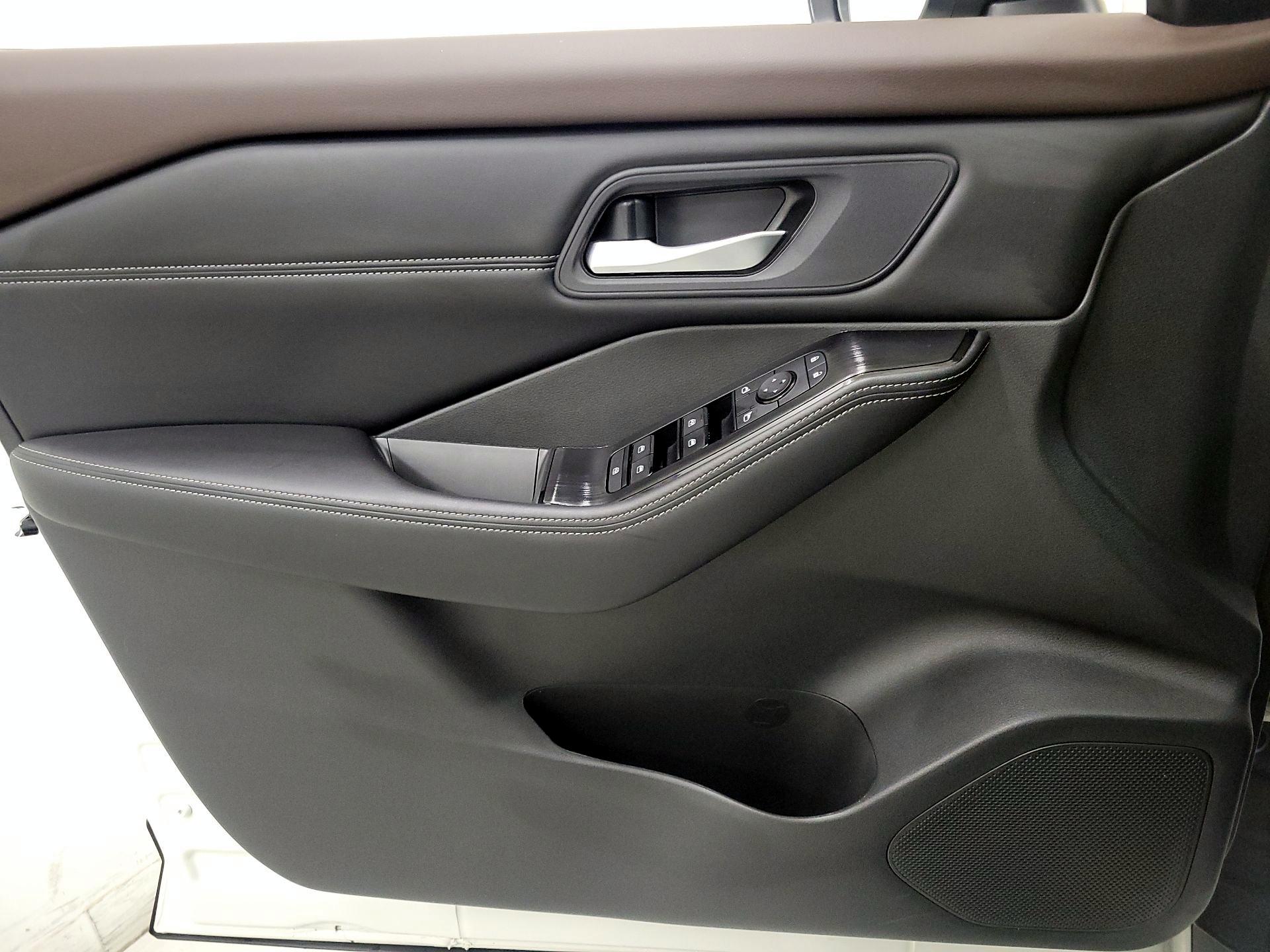 Thumbnail: 2023 Nissan Rogue - 12