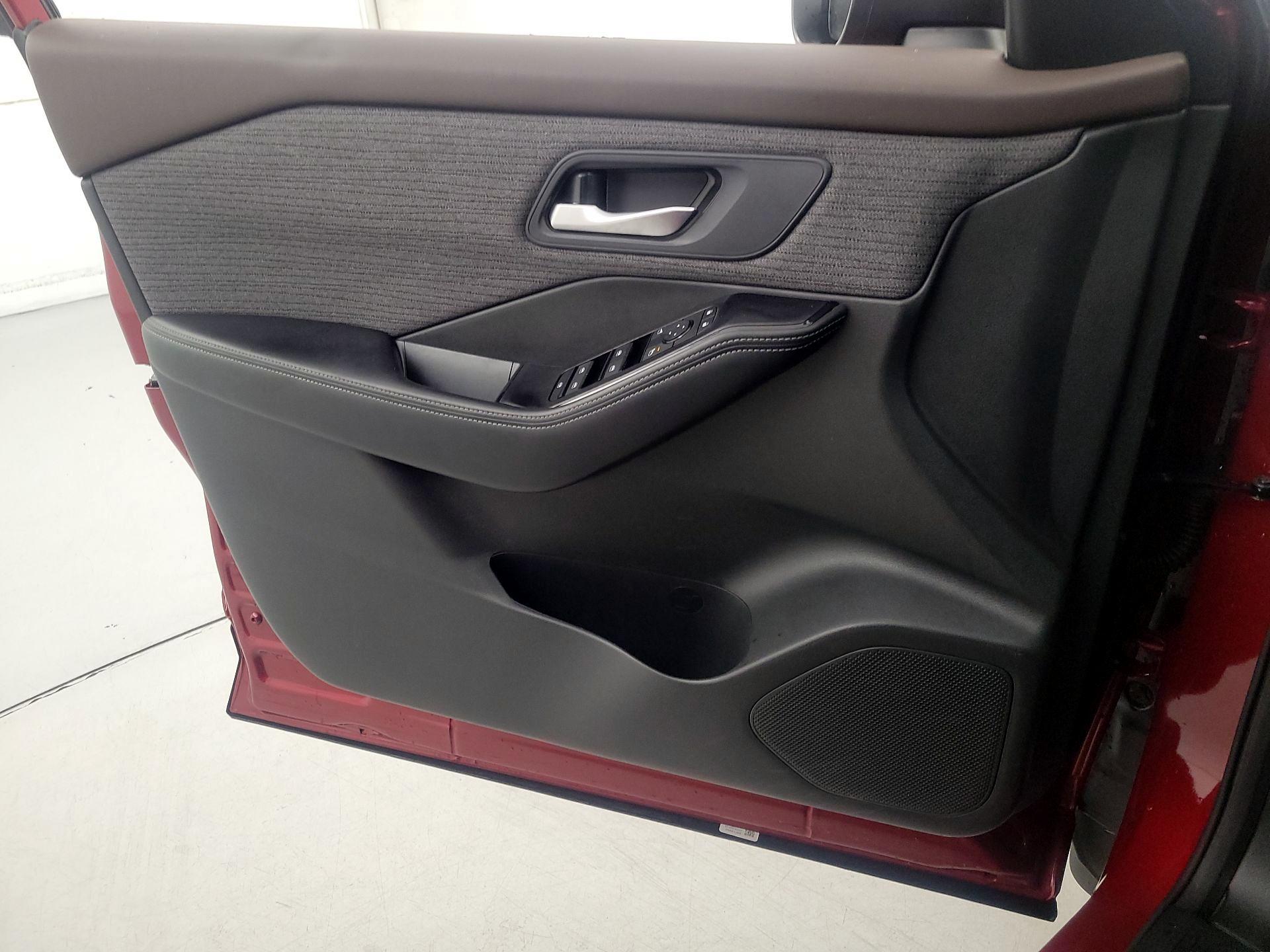 Thumbnail: 2023 Nissan Rogue - 12