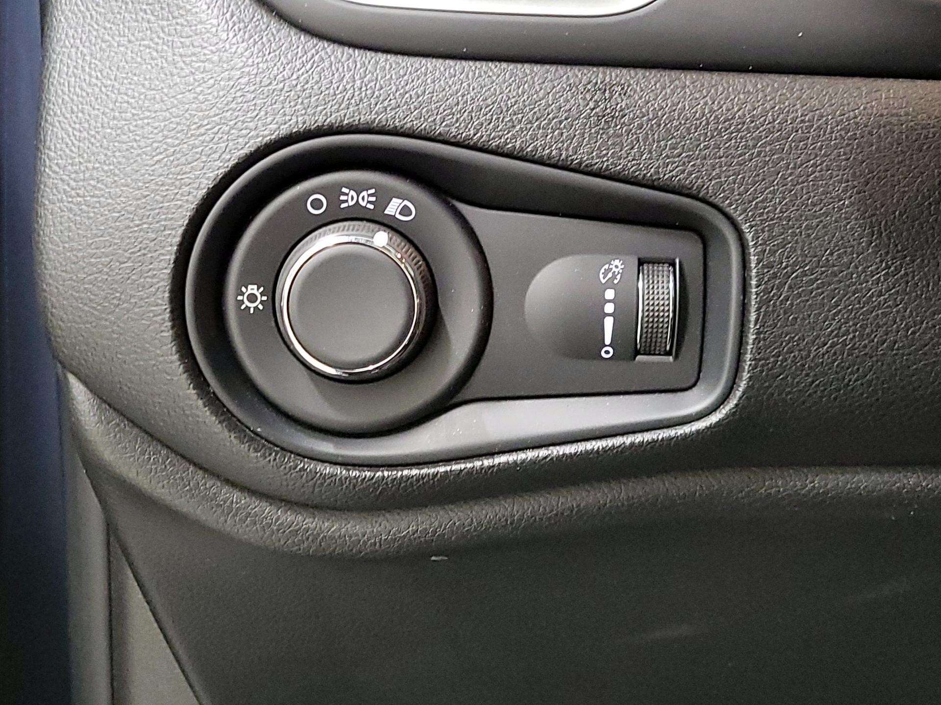 Thumbnail: 2021 Jeep Renegade - 13