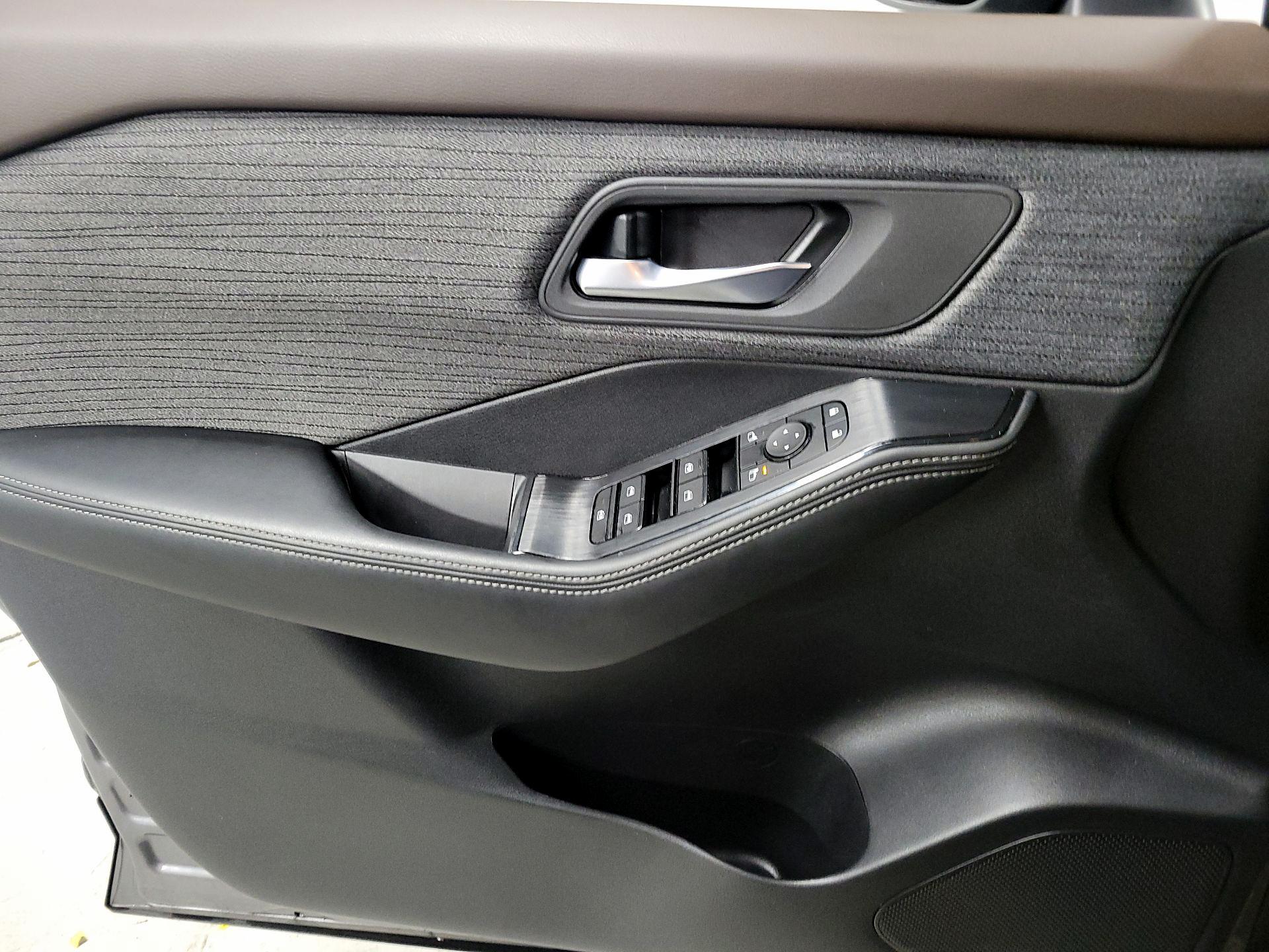 Thumbnail: 2023 Nissan Rogue - 12