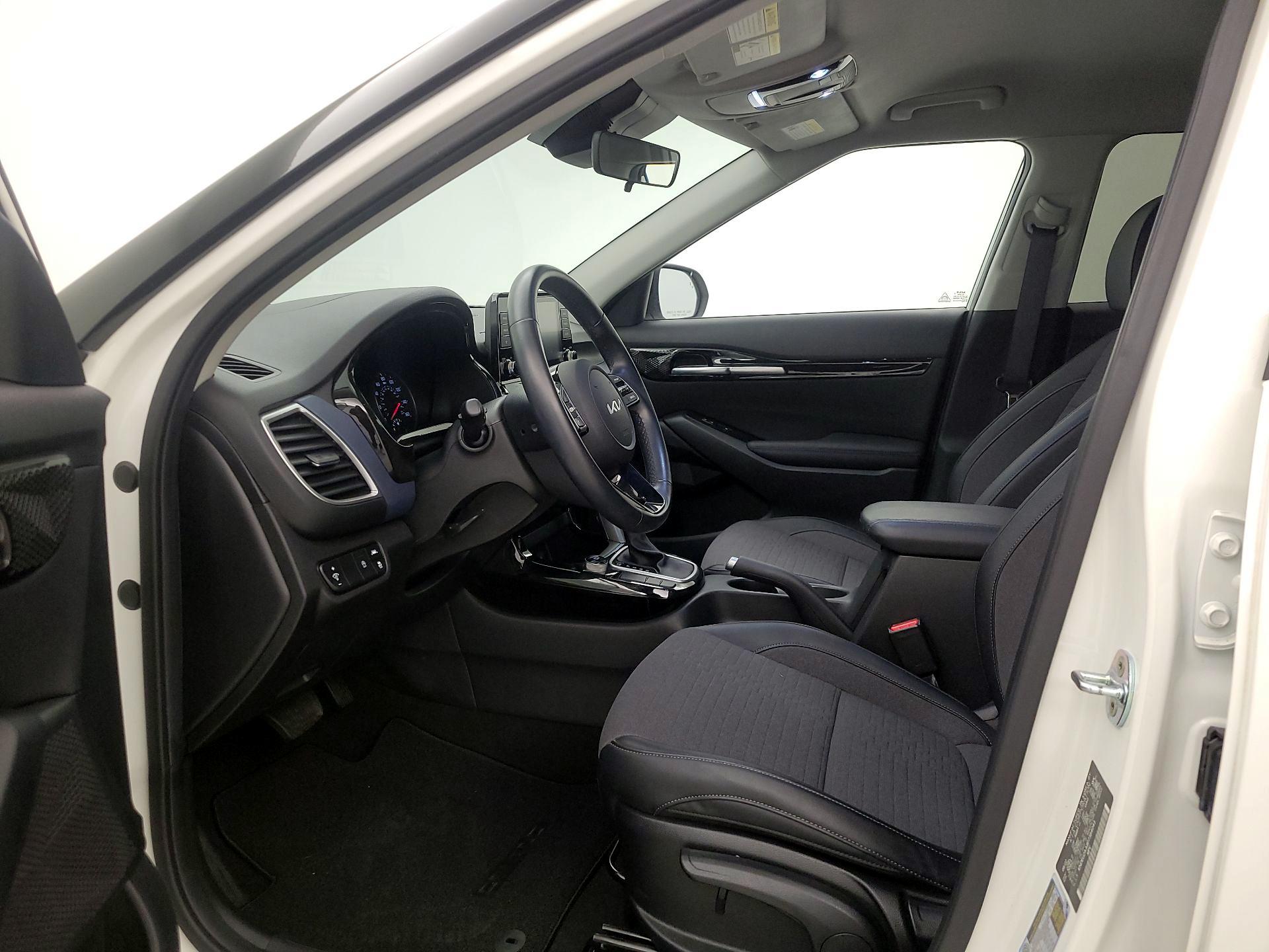 Thumbnail: 2023 Kia Seltos - 11