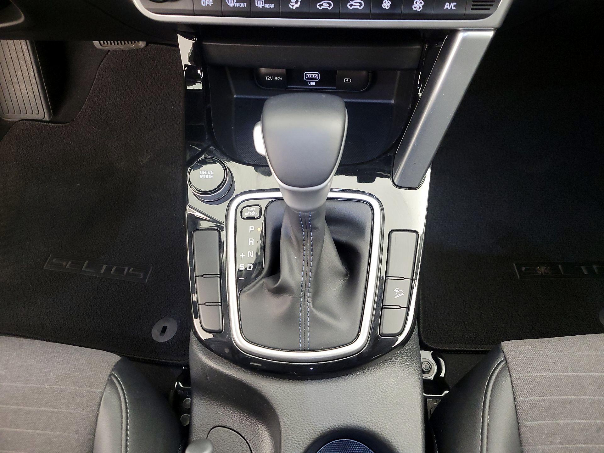 Thumbnail: 2023 Kia Seltos - 17