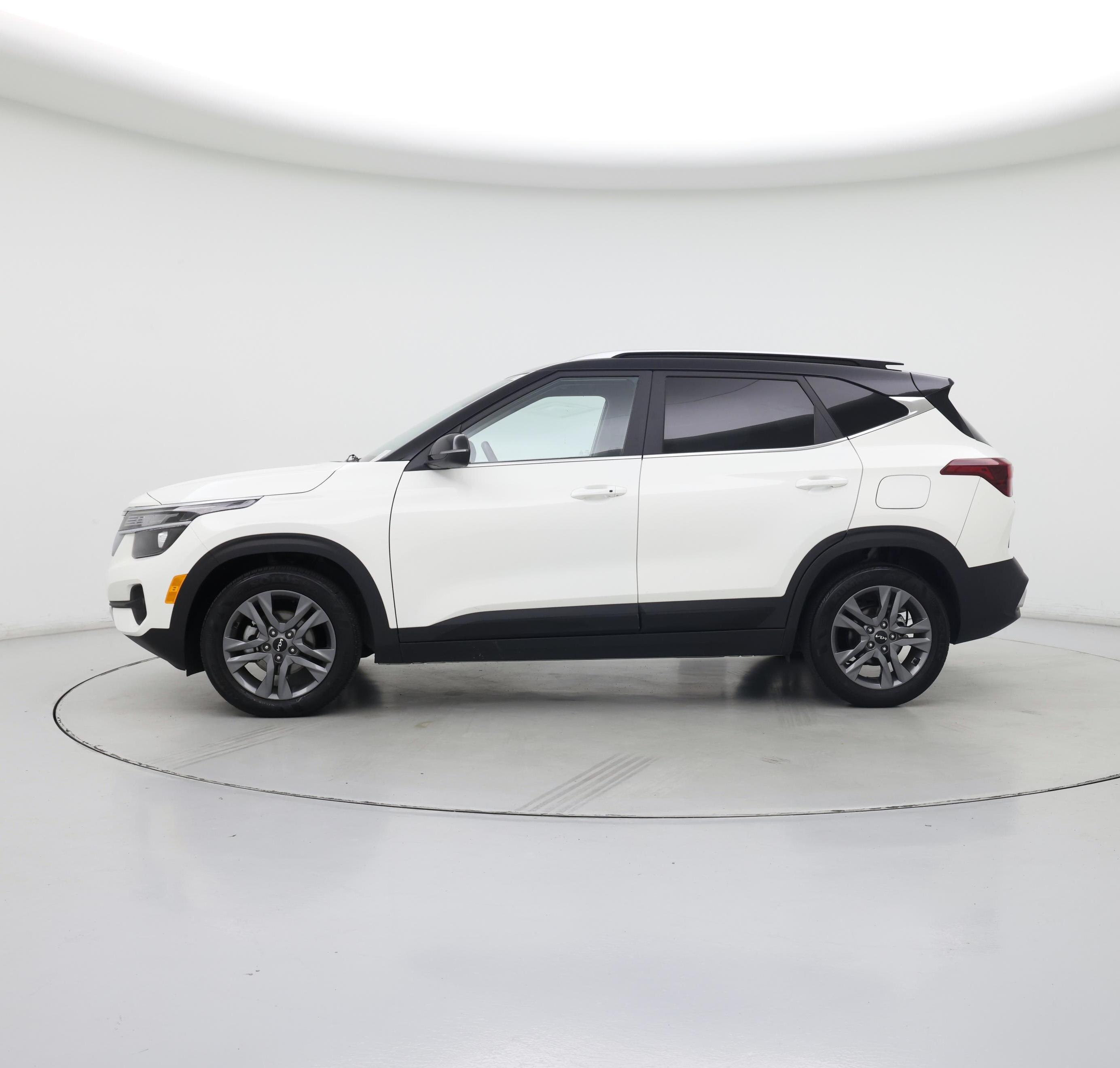 Thumbnail: 2023 Kia Seltos - 3