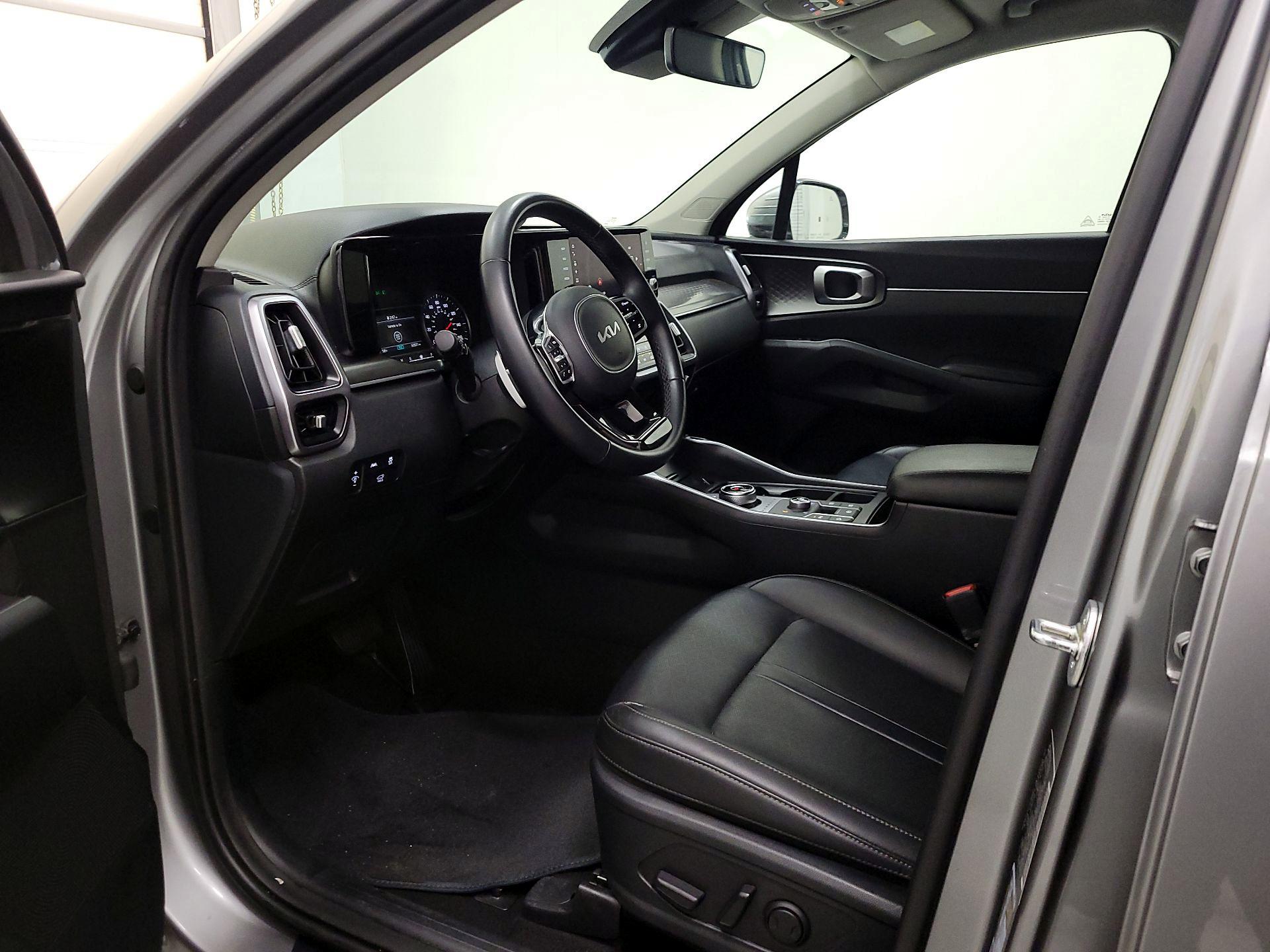 Thumbnail: 2023 Kia Sorento - 11