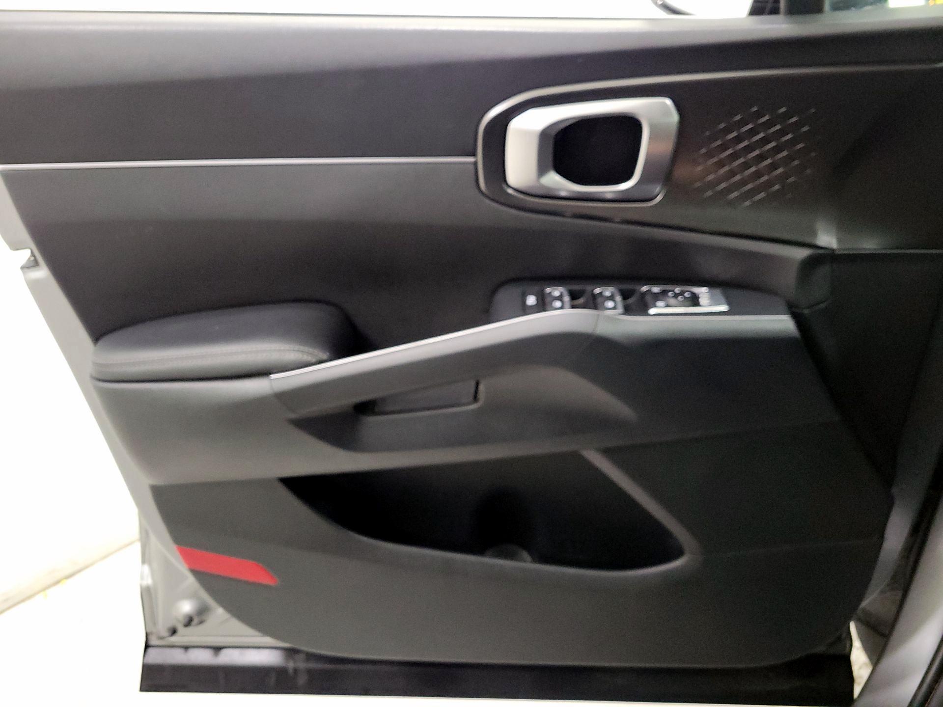 Thumbnail: 2023 Kia Sorento - 12