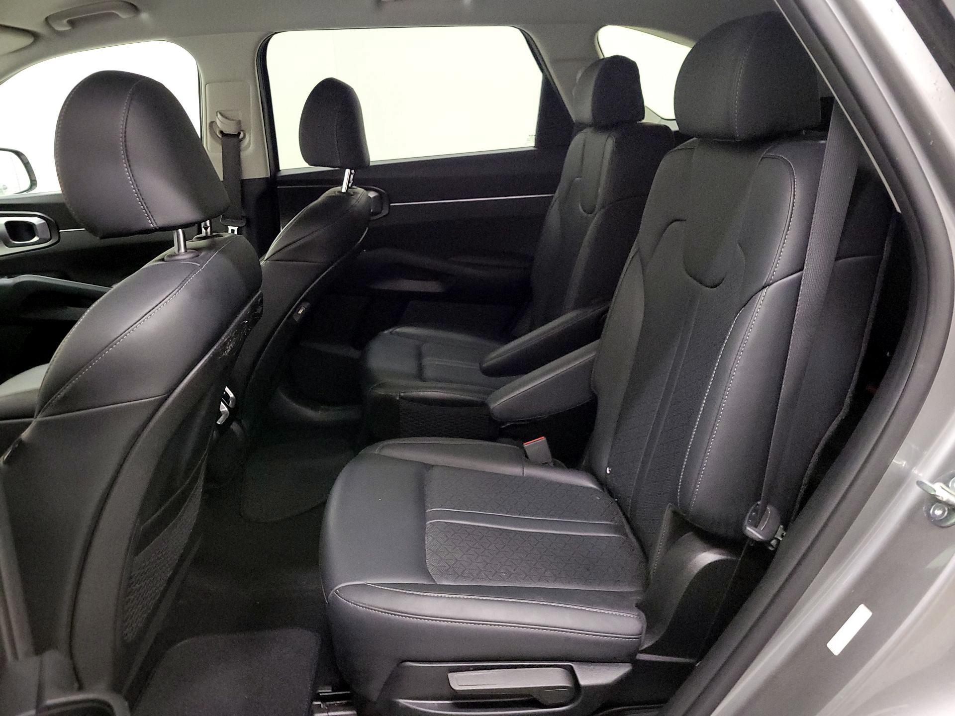 Thumbnail: 2023 Kia Sorento - 20