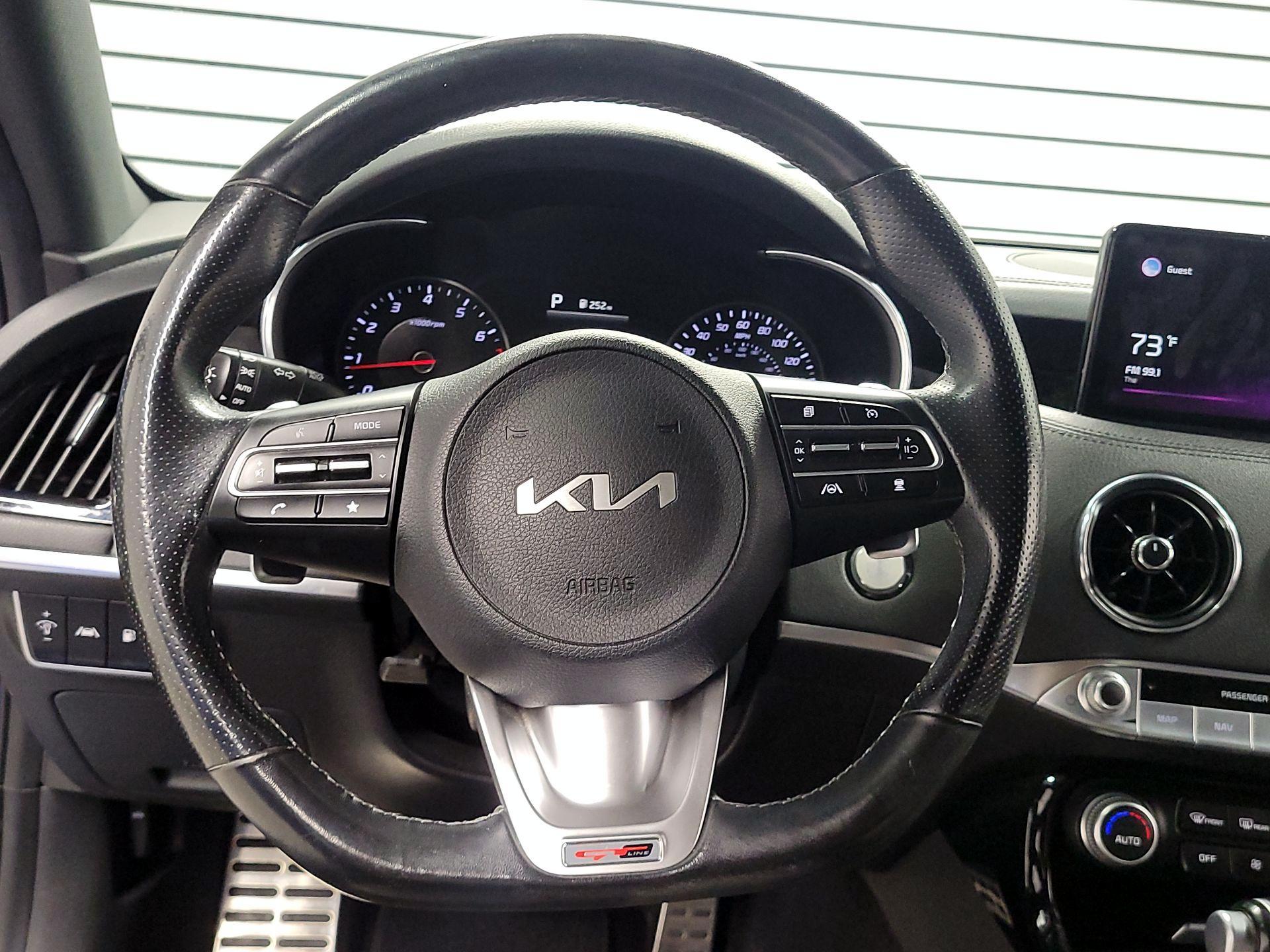 Thumbnail: 2022 Kia Stinger - 10