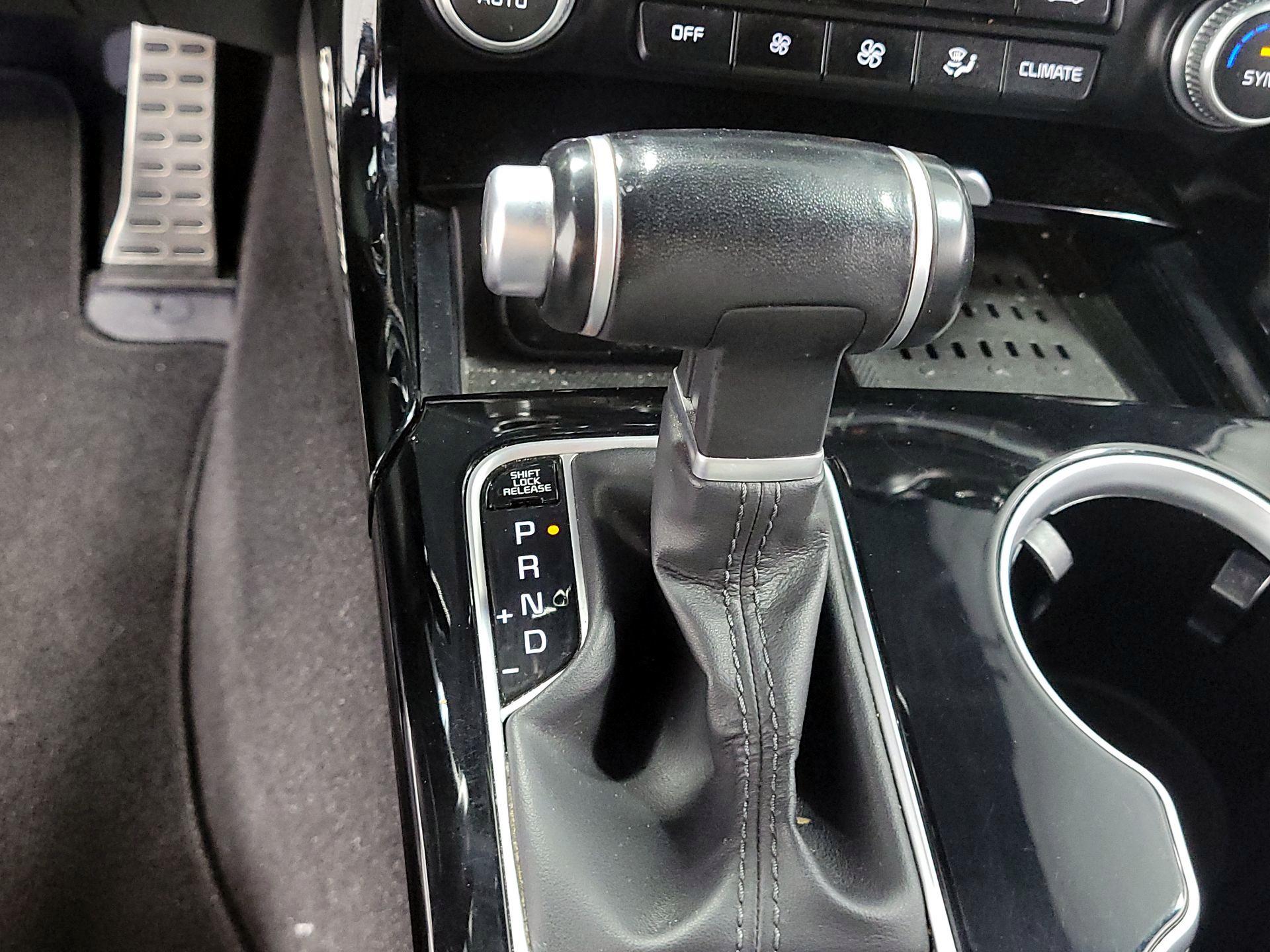 Thumbnail: 2022 Kia Stinger - 17