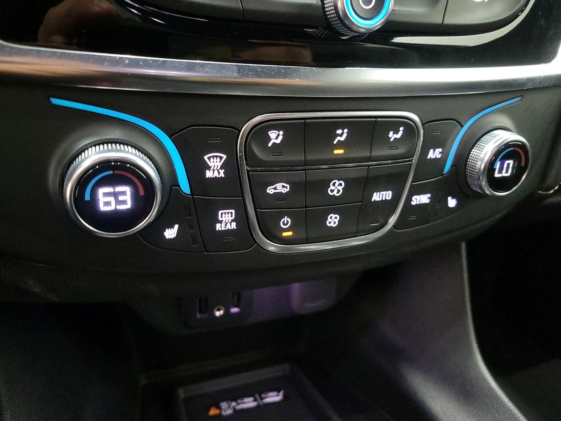 Thumbnail: 2023 Chevrolet Traverse - 16