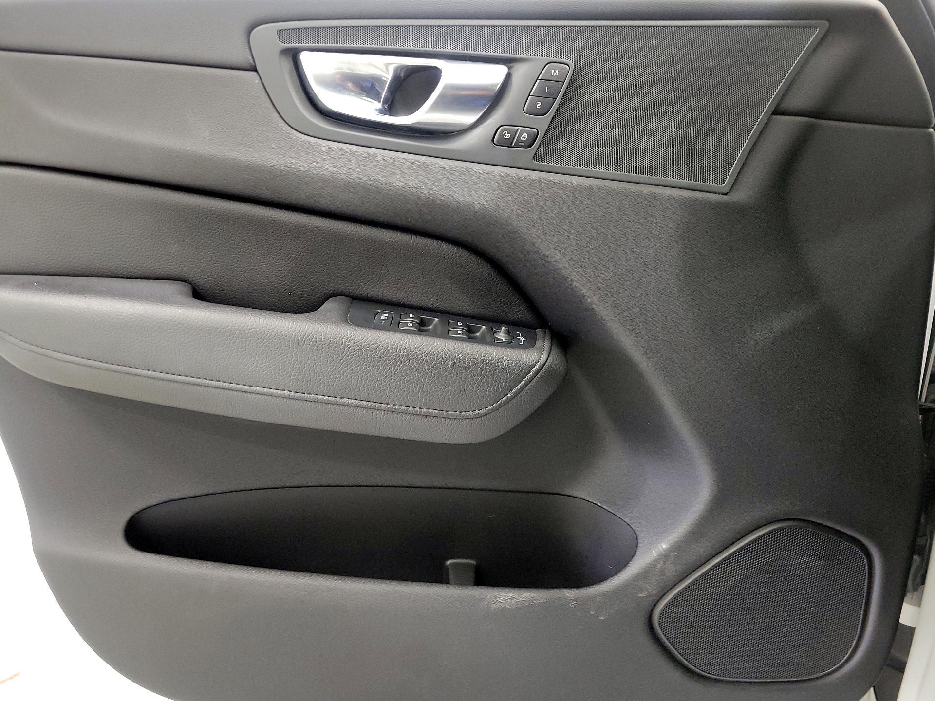 Thumbnail: 2021 Volvo XC60 - 12