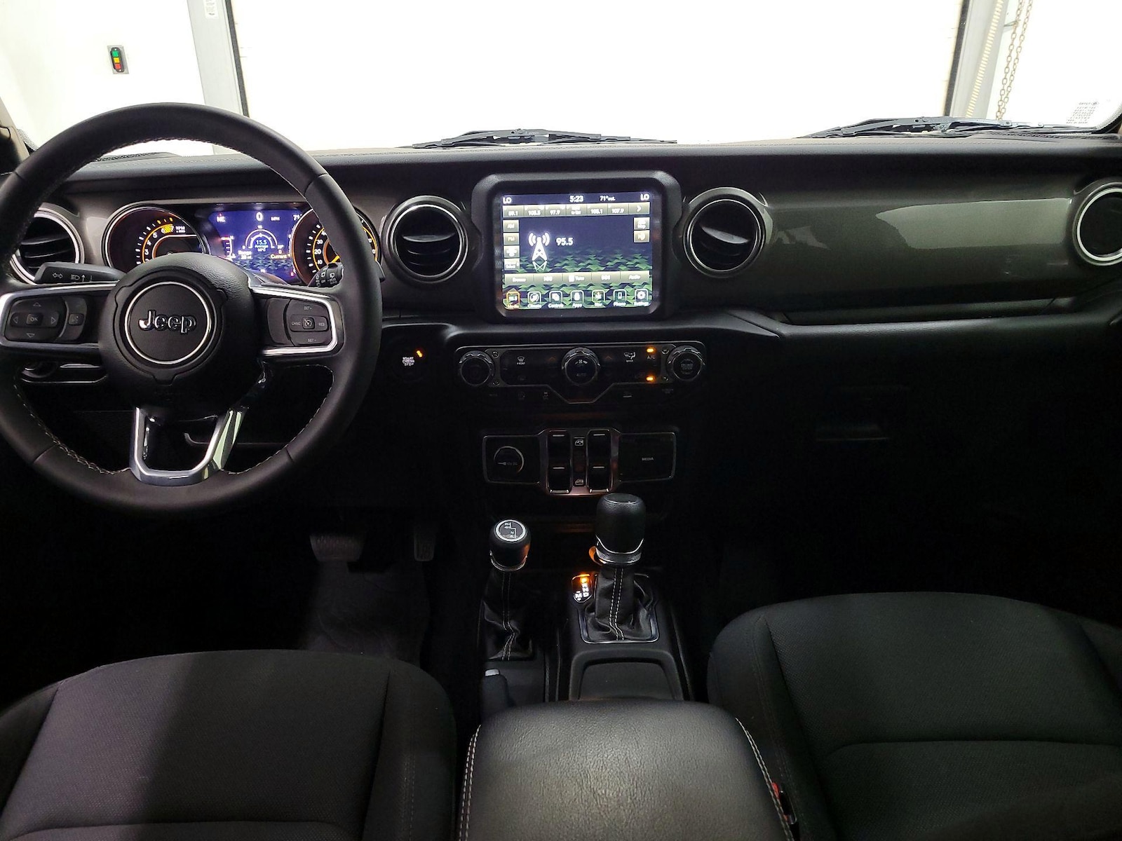 2023 Jeep Wrangler 4-Door Sahara - Photo 10