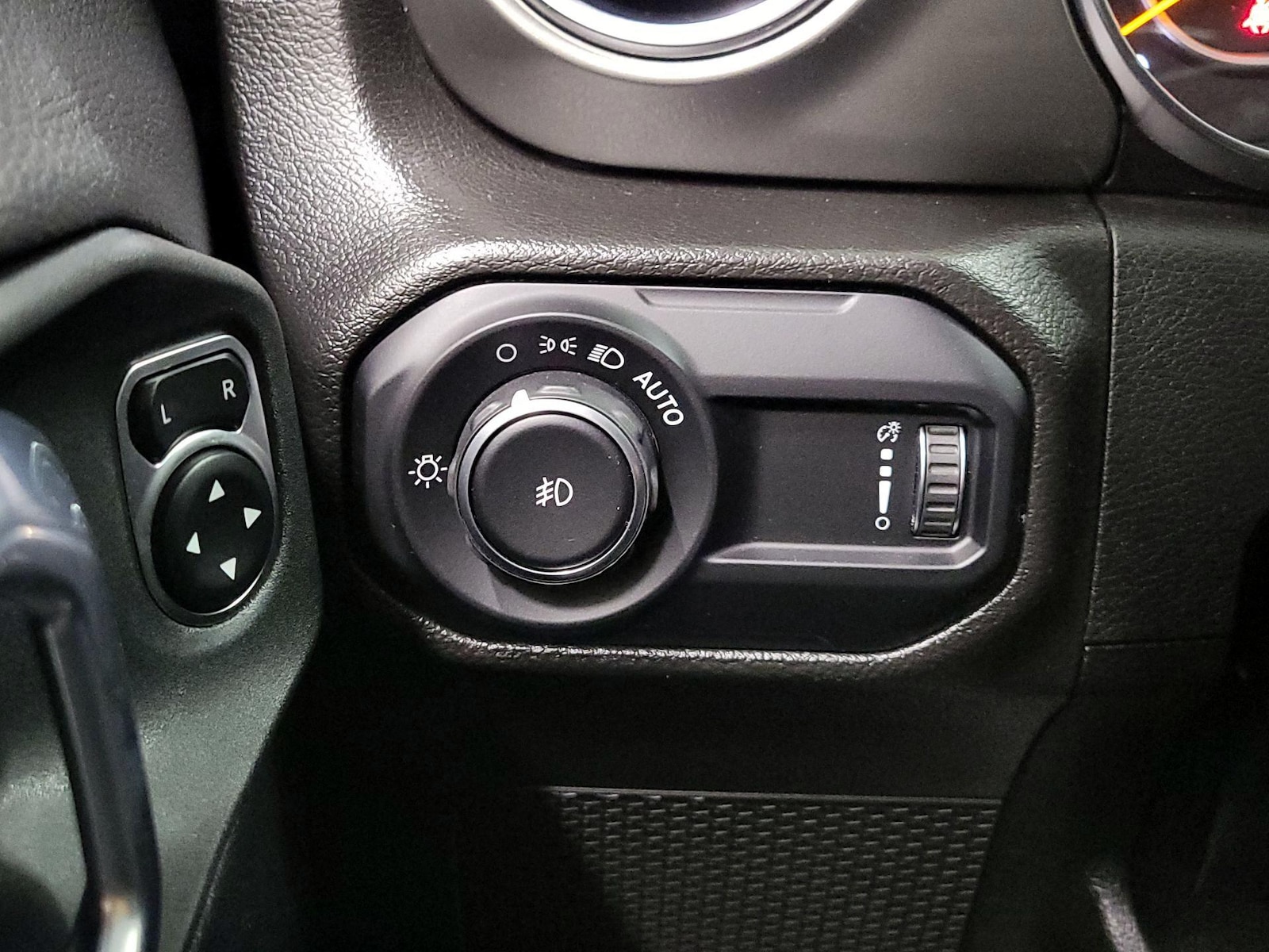 2023 Jeep Wrangler 4-Door Sahara - Photo 14