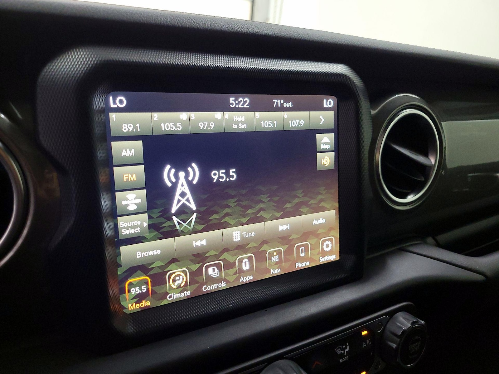 2023 Jeep Wrangler 4-Door Sahara - Photo 17