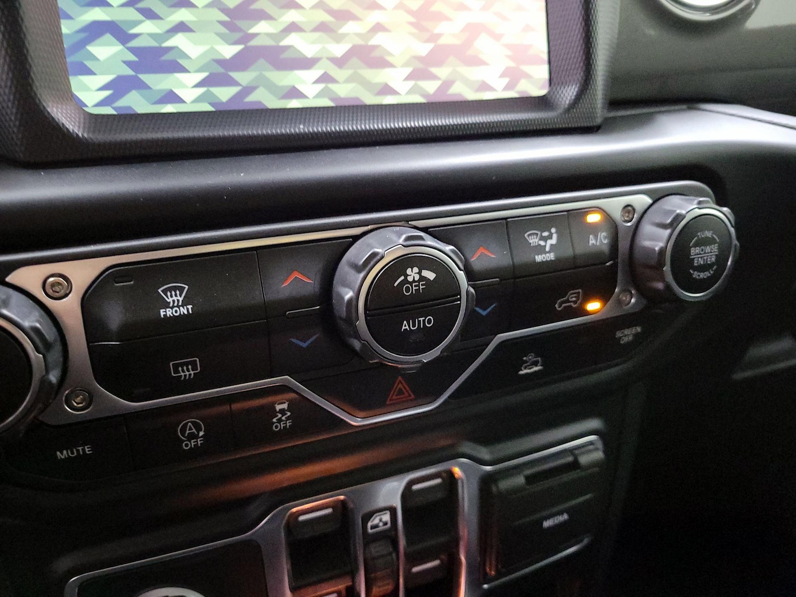 2023 Jeep Wrangler 4-Door Sahara - Photo 18