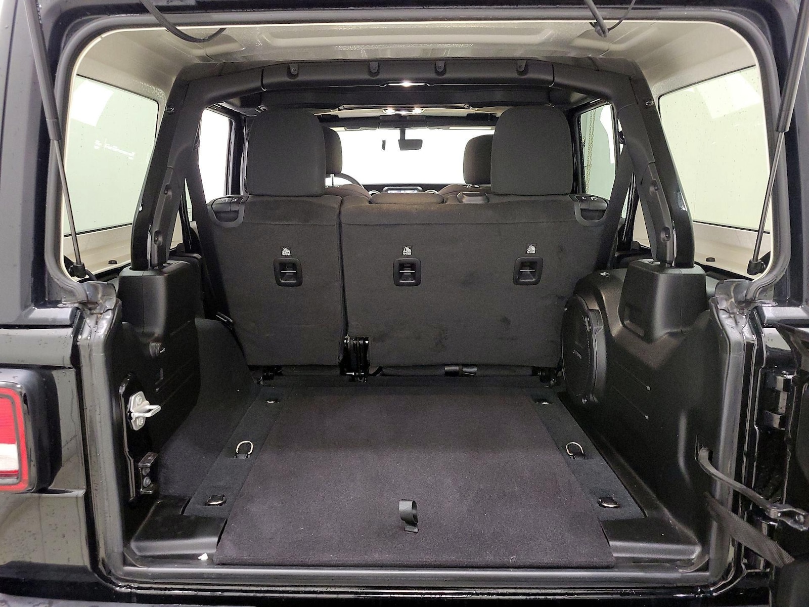 2023 Jeep Wrangler 4-Door Sahara - Photo 22