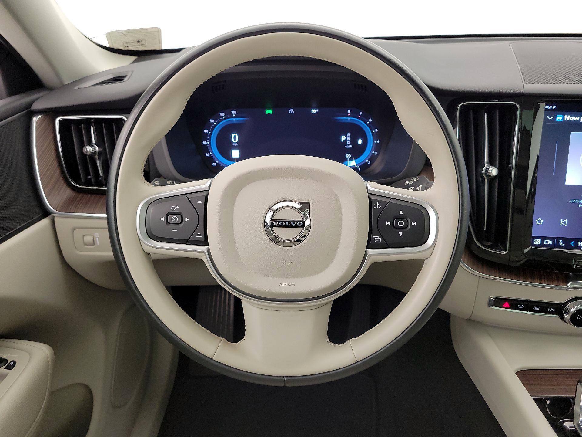 Thumbnail: 2022 Volvo XC60 - 10