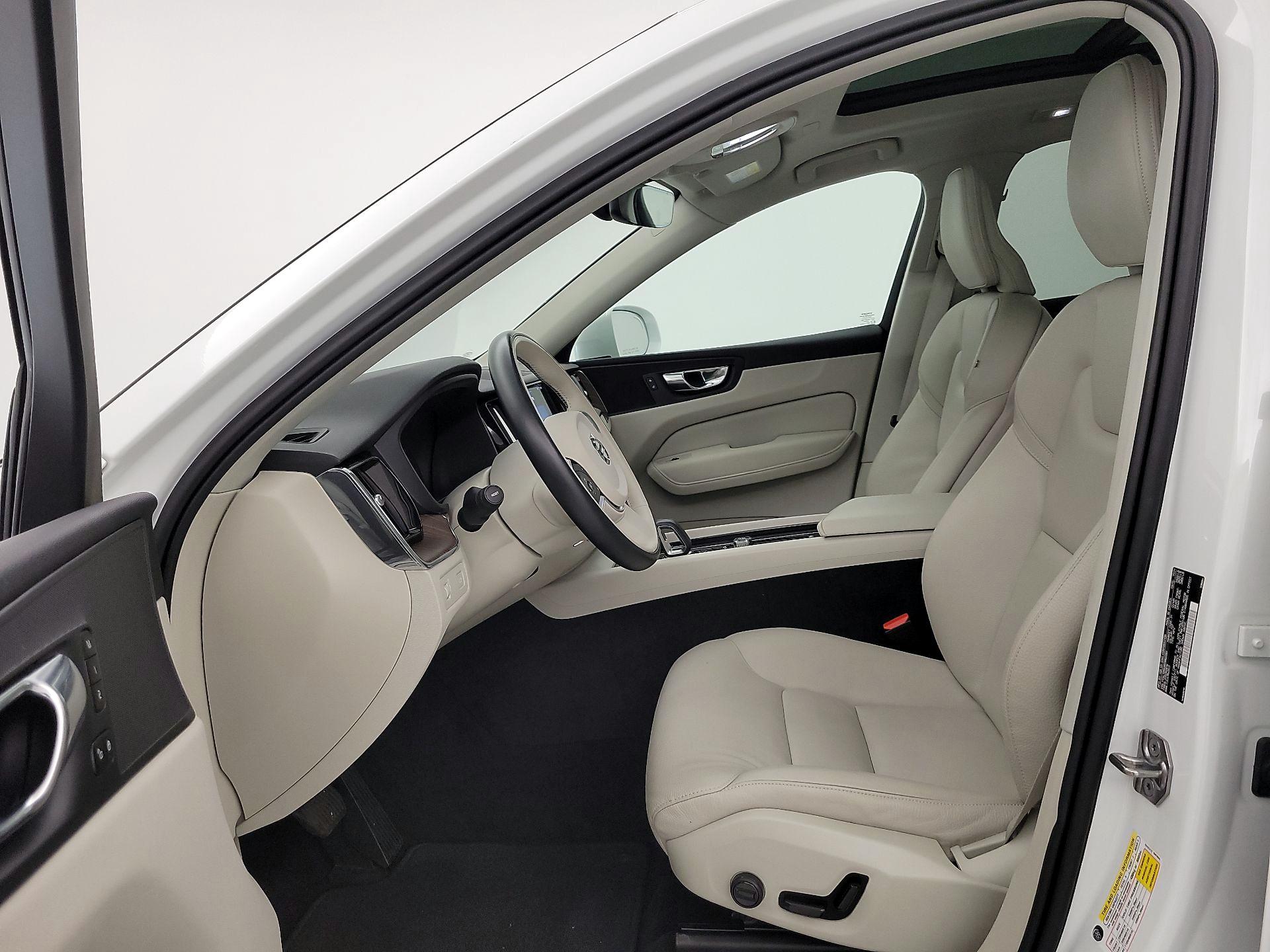 Thumbnail: 2022 Volvo XC60 - 11