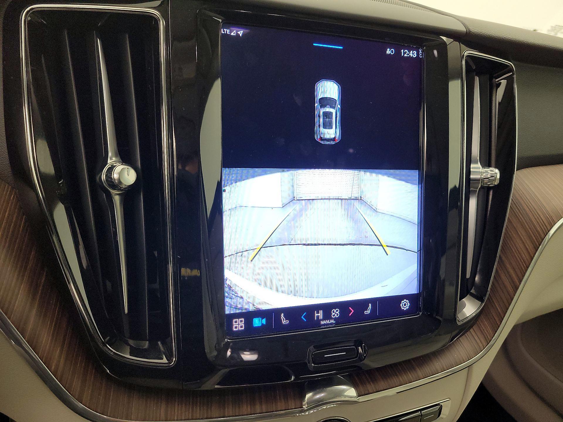 Thumbnail: 2022 Volvo XC60 - 15