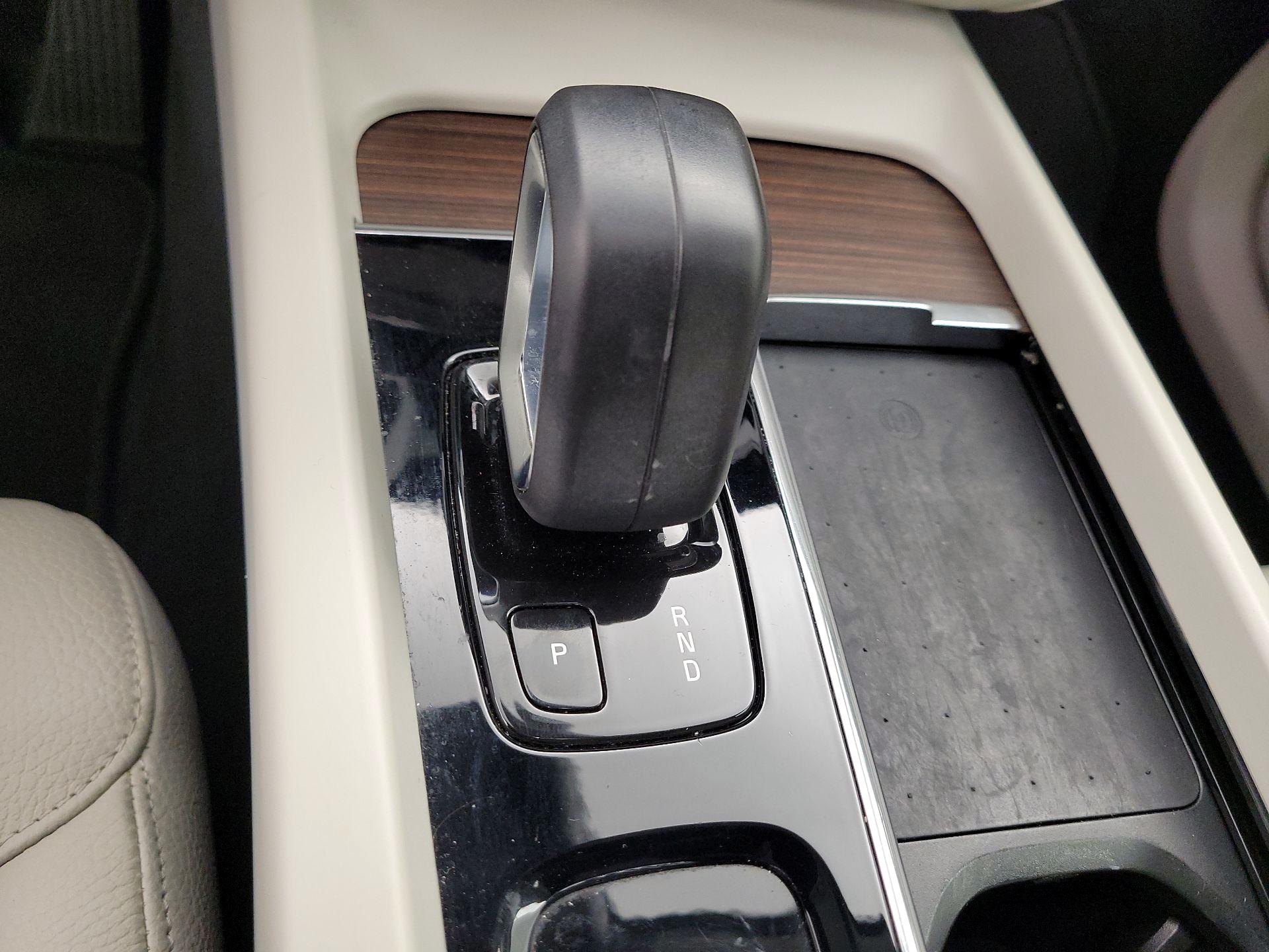 Thumbnail: 2022 Volvo XC60 - 18