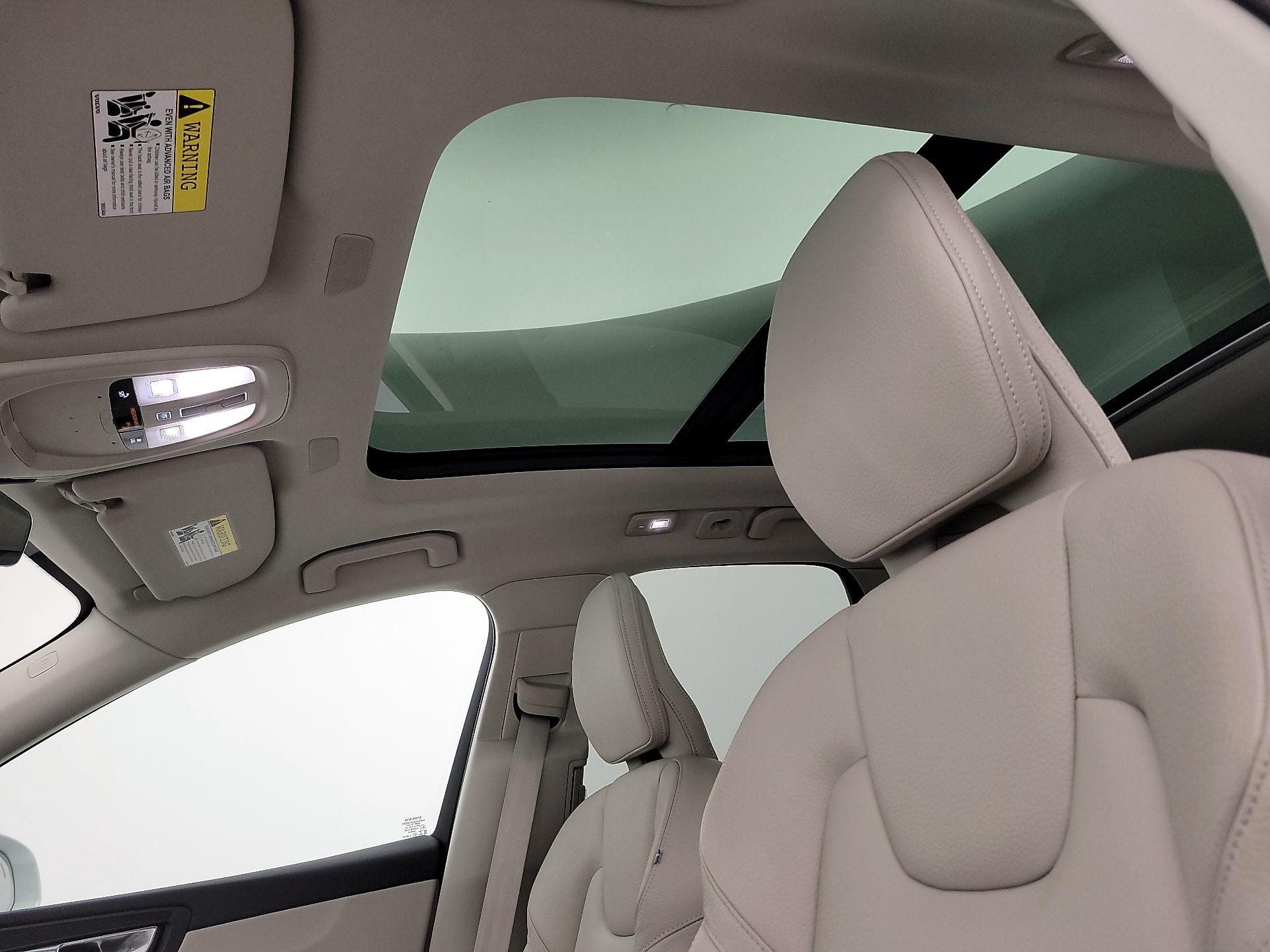 Thumbnail: 2022 Volvo XC60 - 20