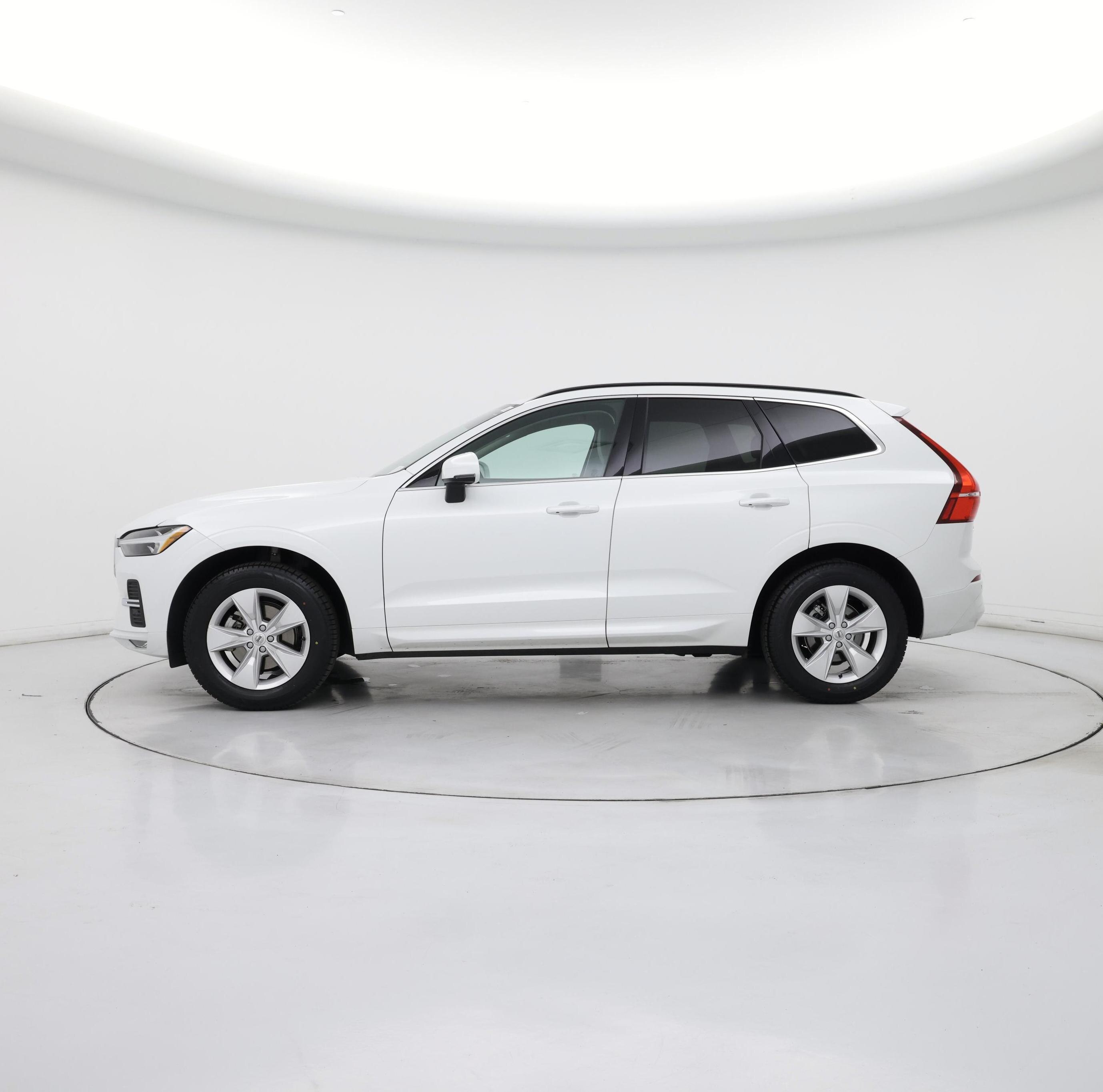 Thumbnail: 2022 Volvo XC60 - 3