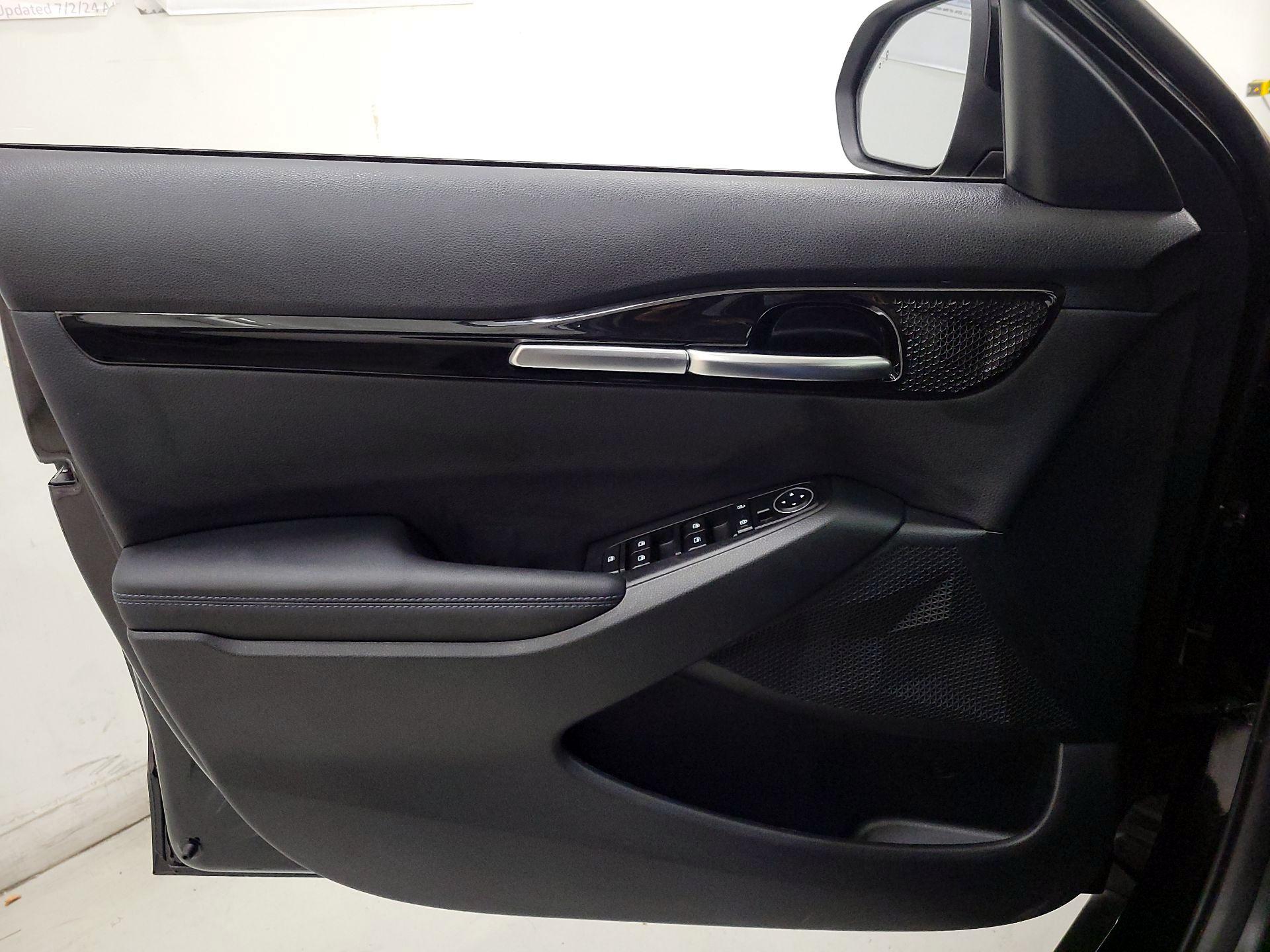 Thumbnail: 2023 Kia Seltos - 12