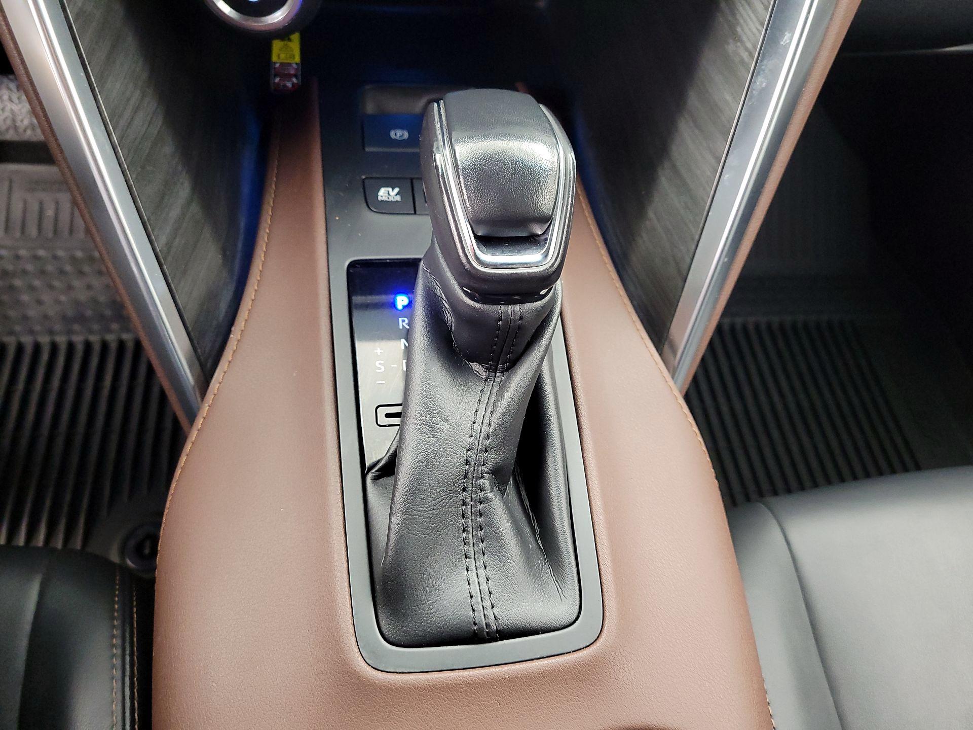 Thumbnail: 2023 Toyota Venza - 17