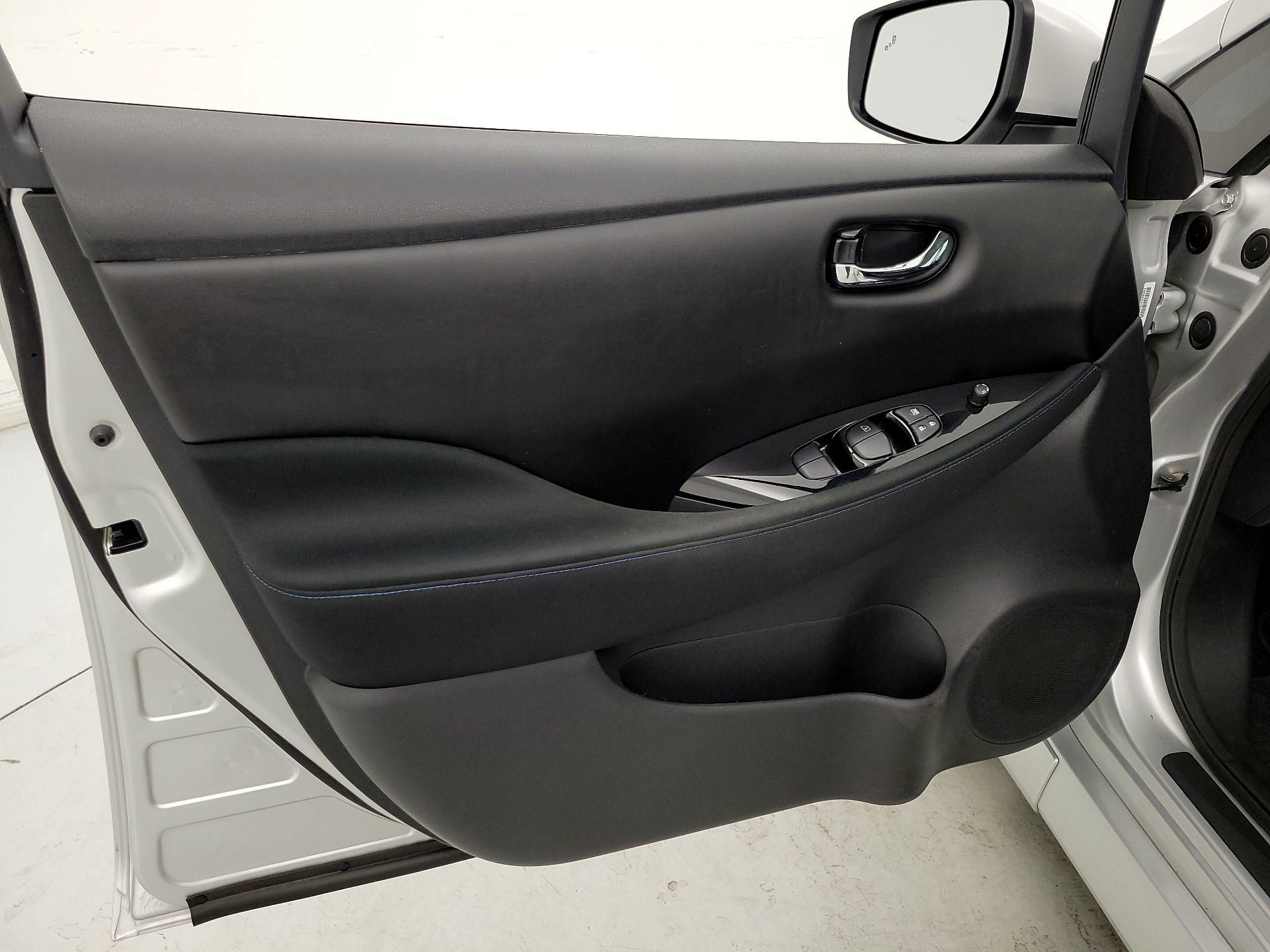 Thumbnail: 2022 Nissan Leaf - 12