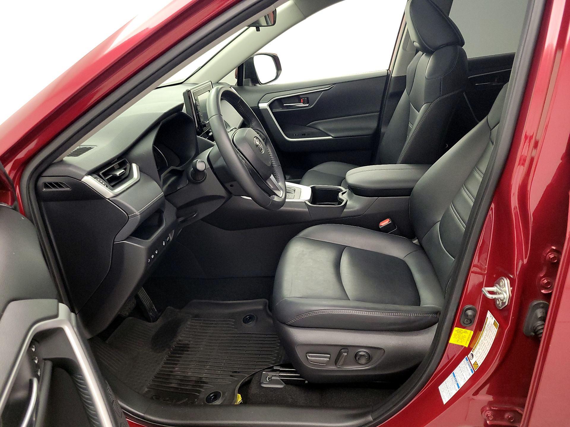 Thumbnail: 2022 Toyota RAV4 - 11