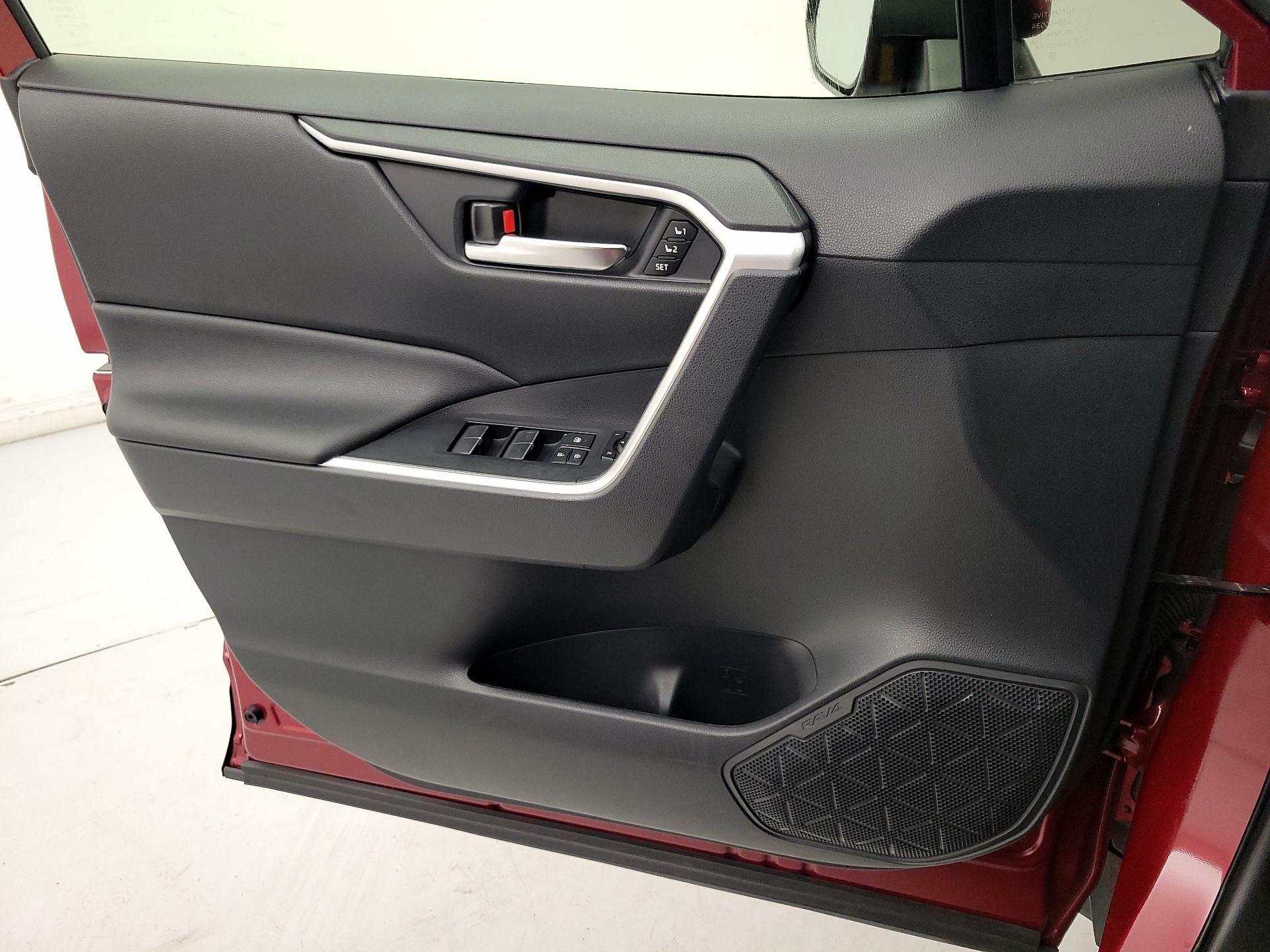 Thumbnail: 2022 Toyota RAV4 - 12