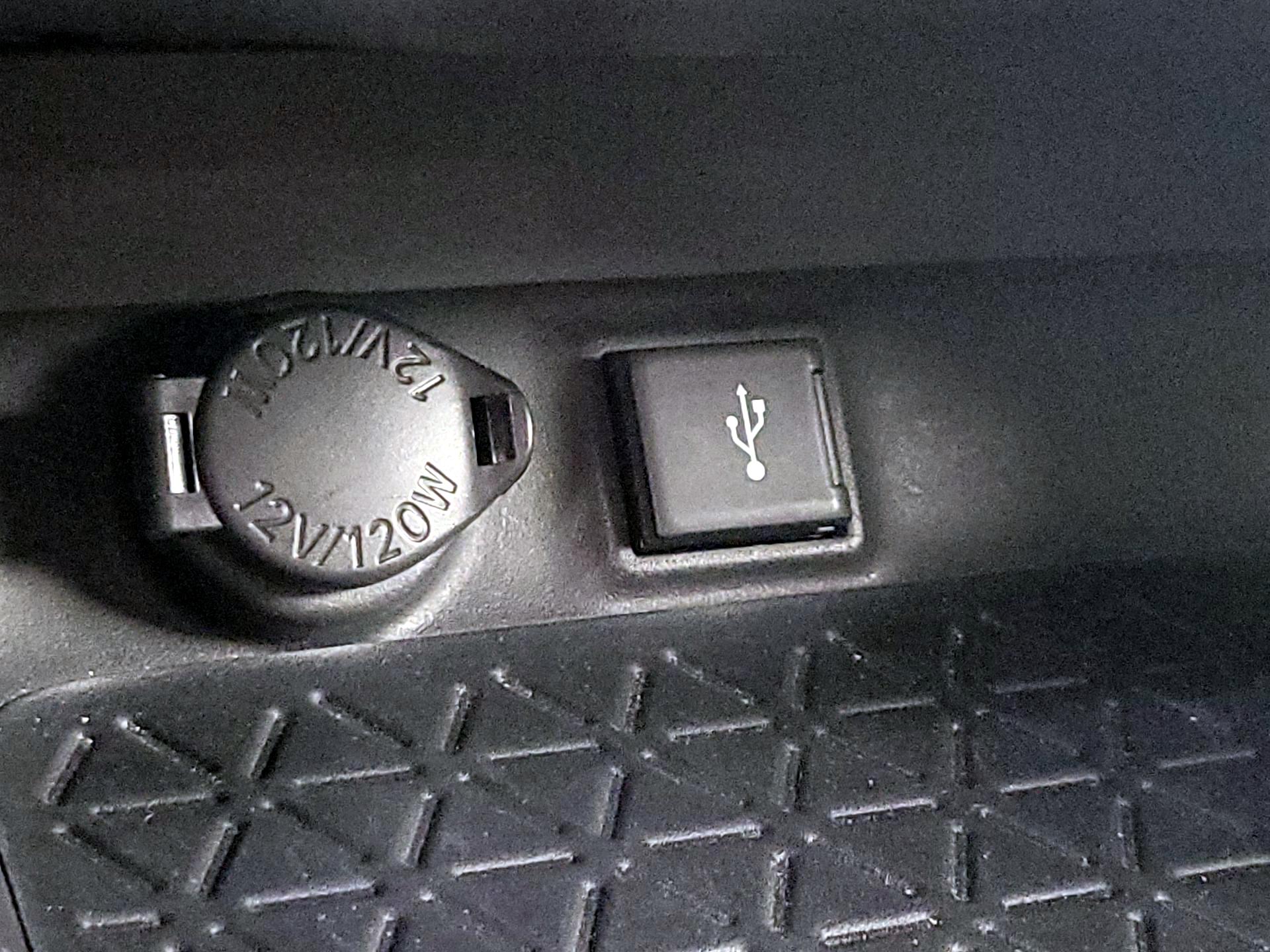 Thumbnail: 2022 Toyota RAV4 - 18