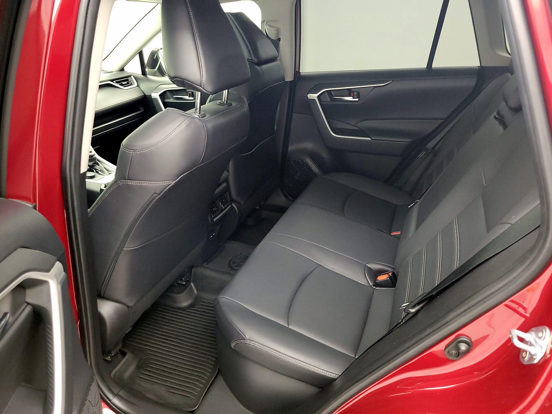 Thumbnail: 2022 Toyota RAV4 - 20