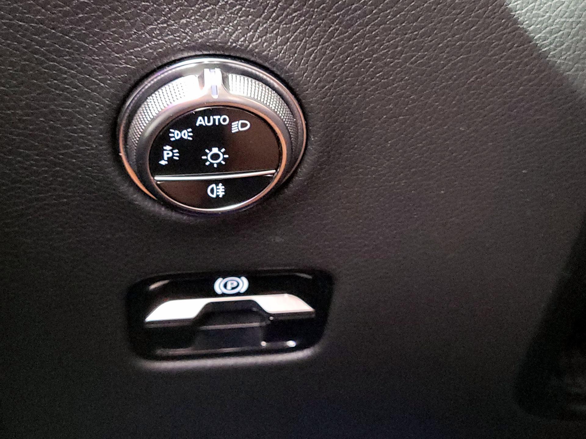 Thumbnail: 2023 Mercedes-Benz GLC - 13