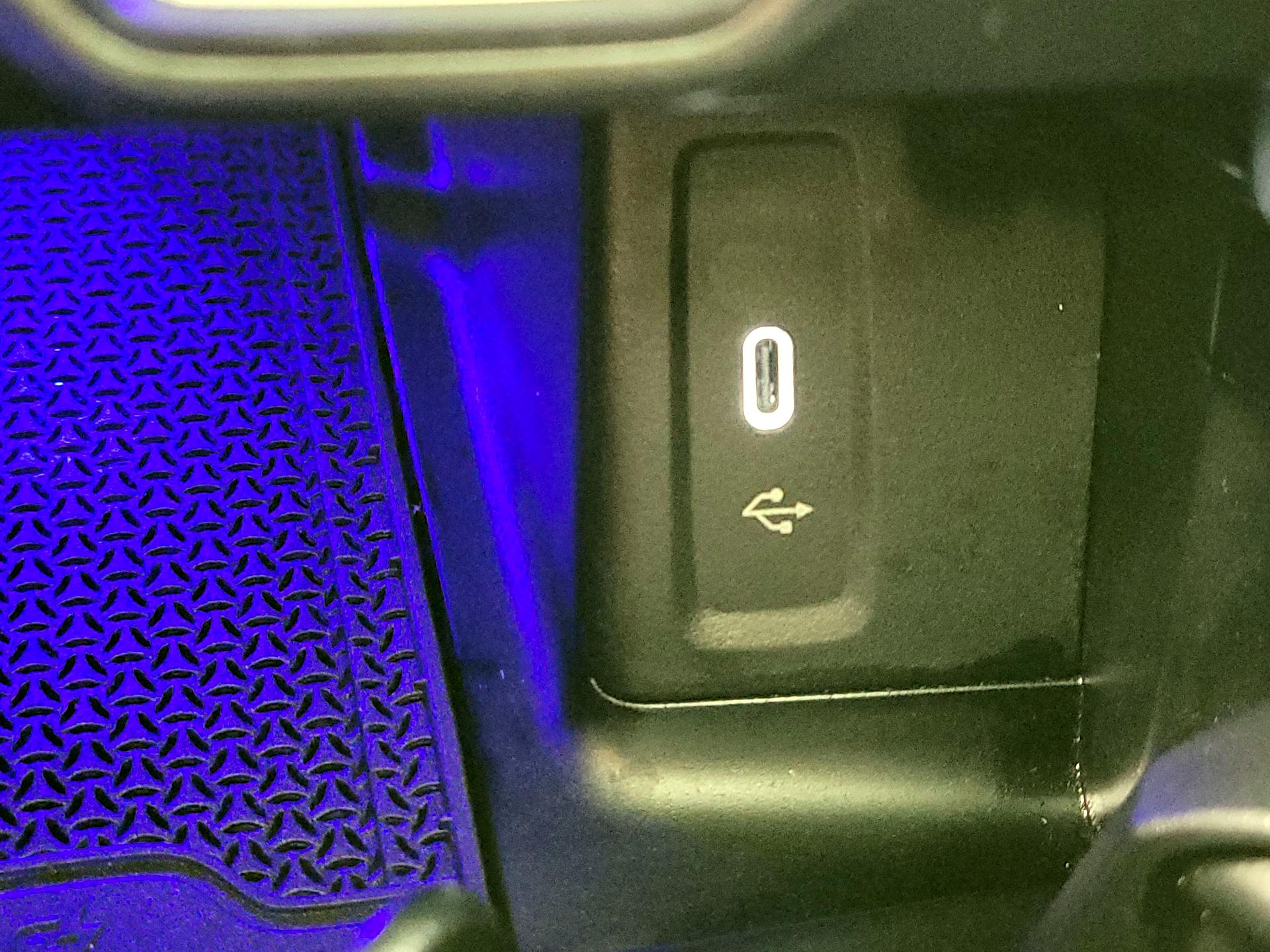 Thumbnail: 2023 Mercedes-Benz GLC - 19