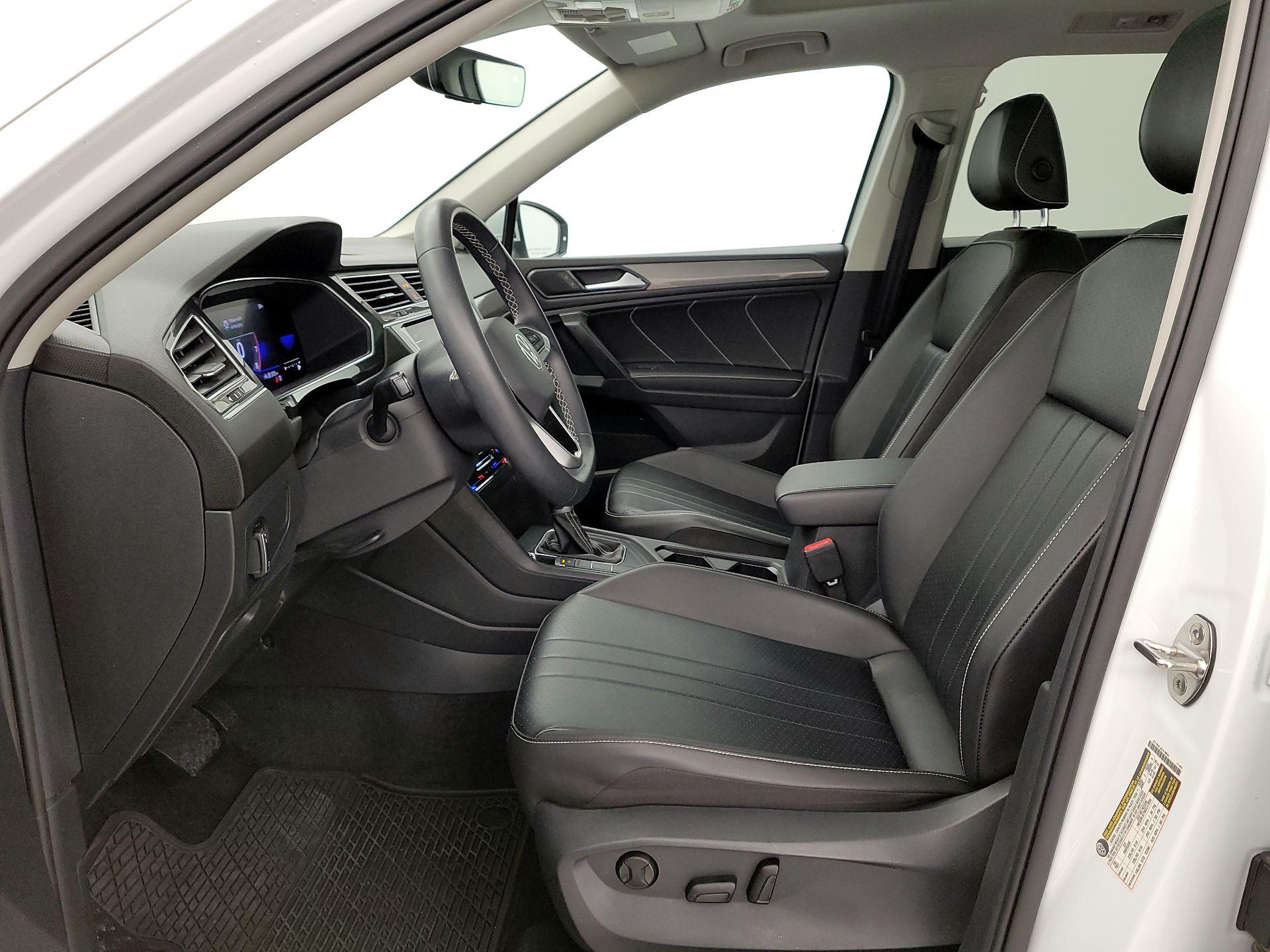 Thumbnail: 2022 Volkswagen Tiguan - 11