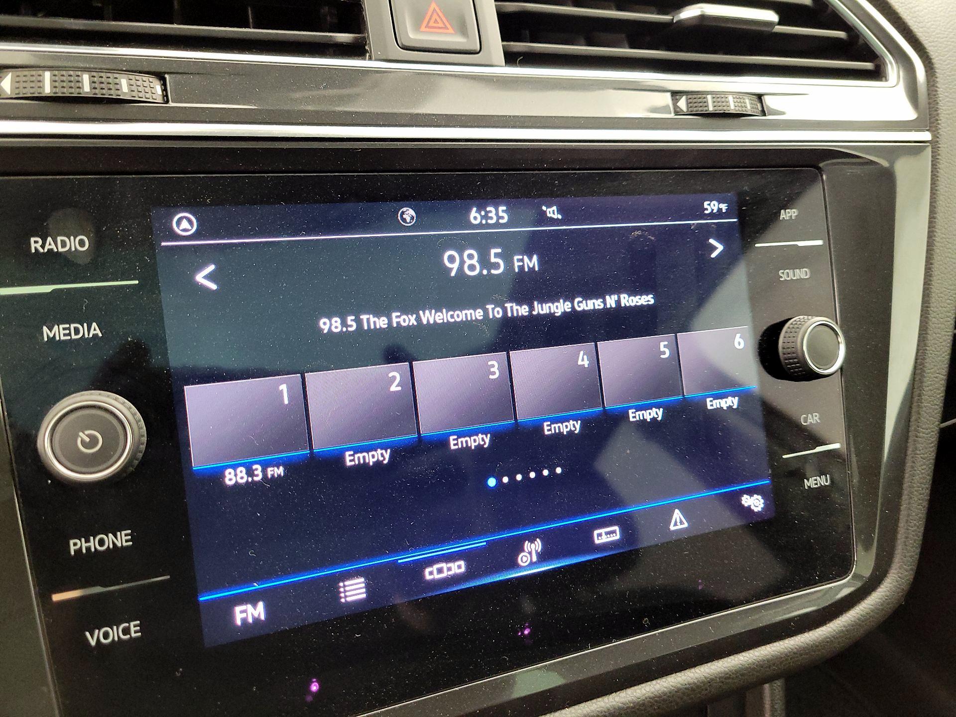 Thumbnail: 2022 Volkswagen Tiguan - 15