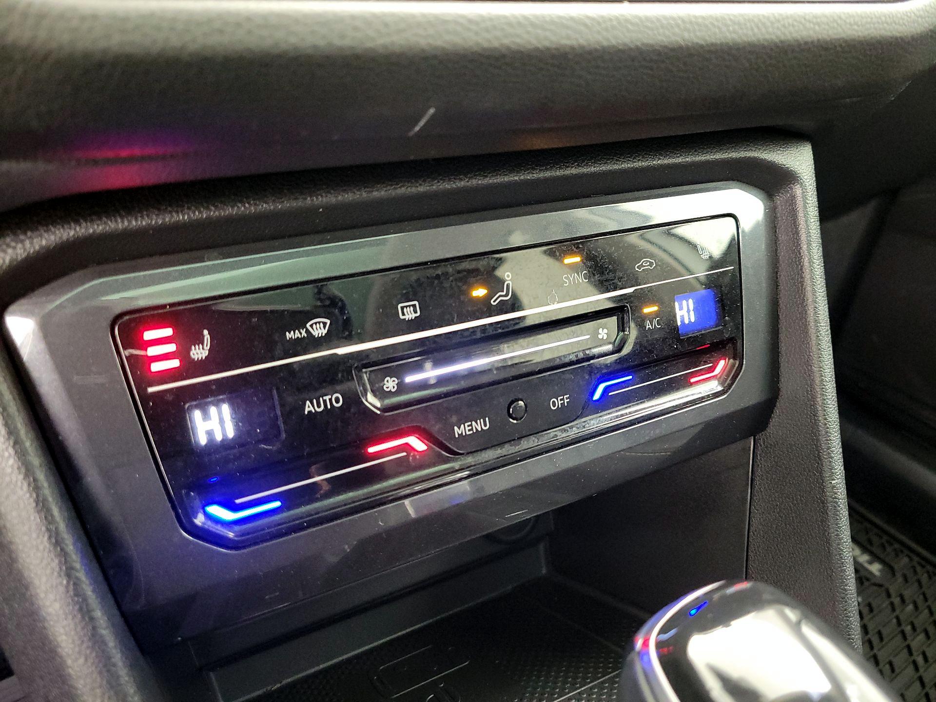 Thumbnail: 2022 Volkswagen Tiguan - 16