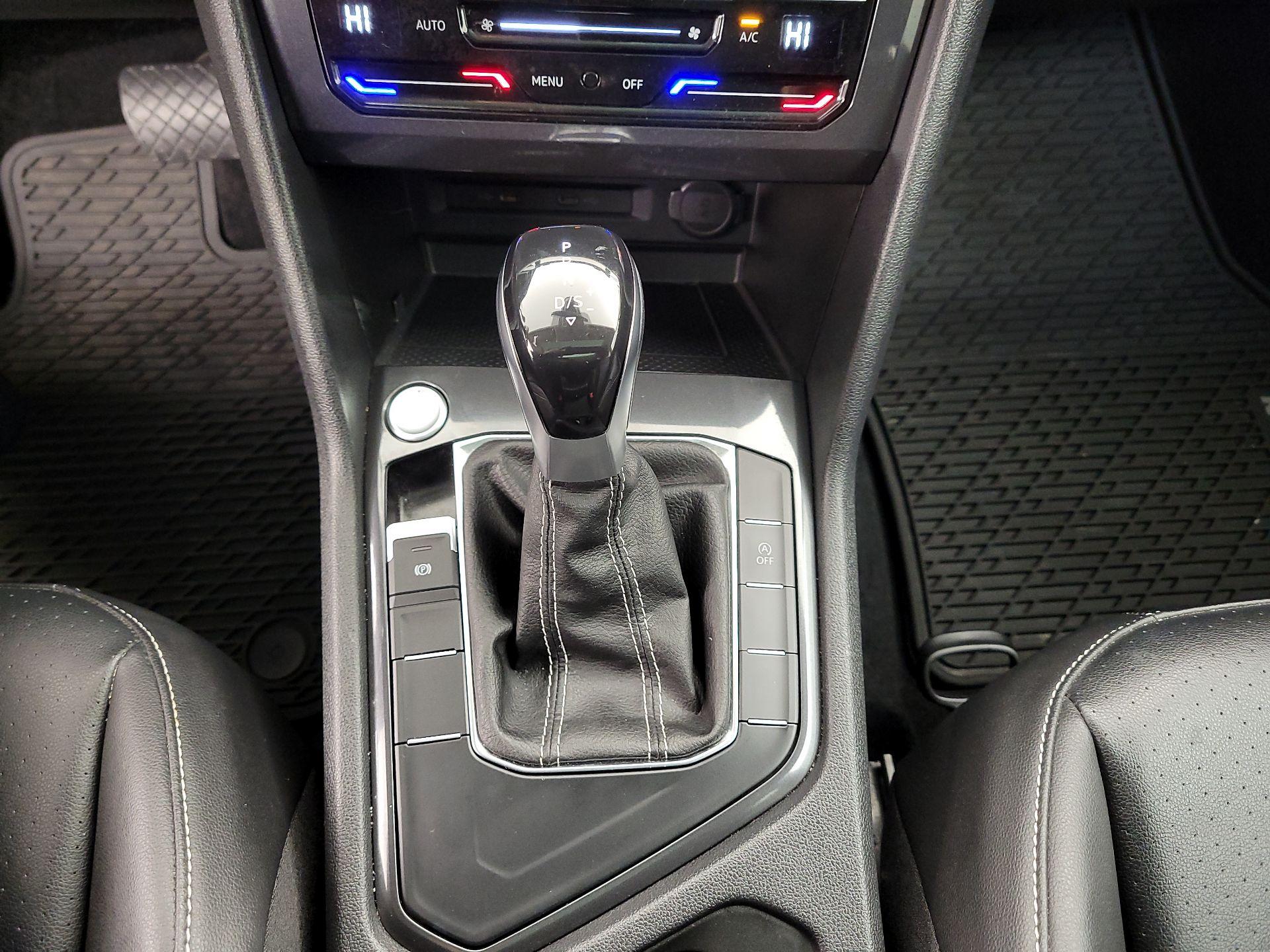 Thumbnail: 2022 Volkswagen Tiguan - 17